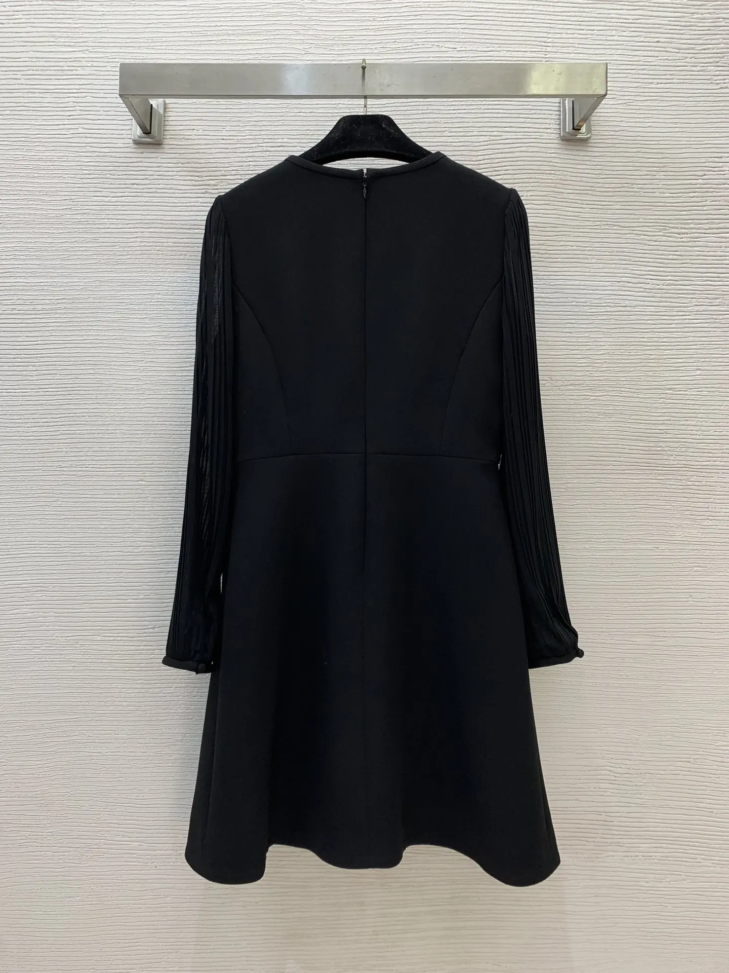 

High quality spring and summer women's pleated snow spun sleeves, waist cinching and slimming long sleeved dress HL026