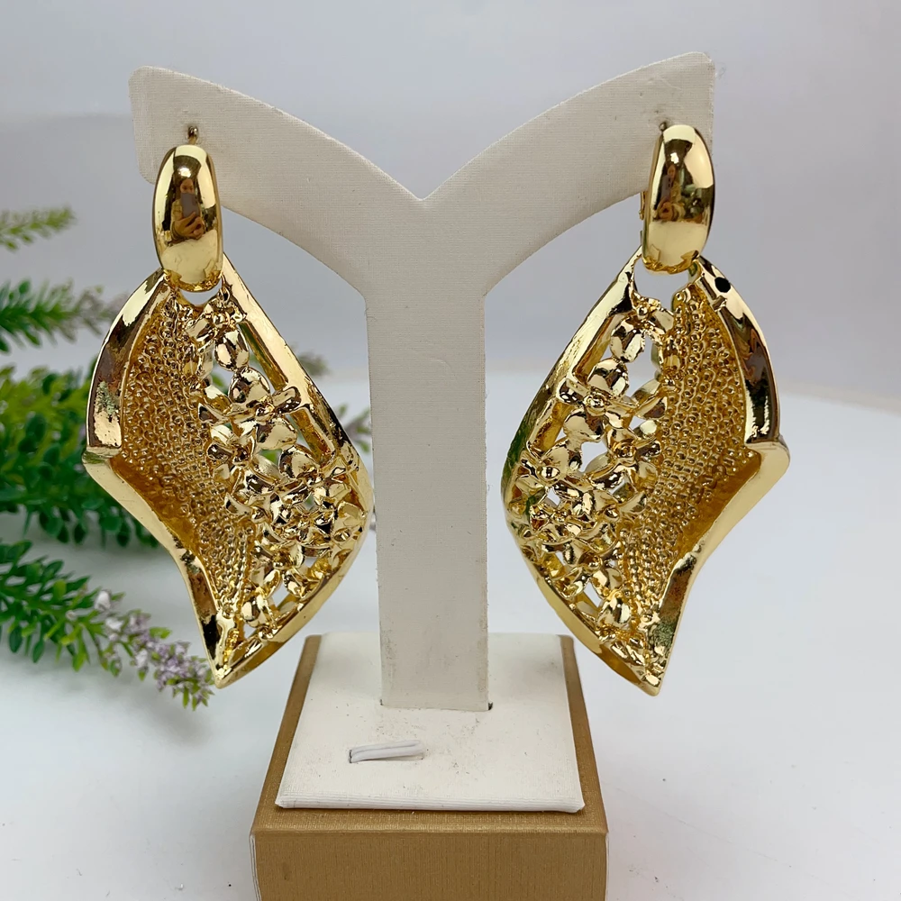 أقراط دائرية مطلية بالذهب للنساء ، أقراط متدلية كبيرة ، مجوهرات مبالغ فيها ، خفيفة الوزن ، عتيقة