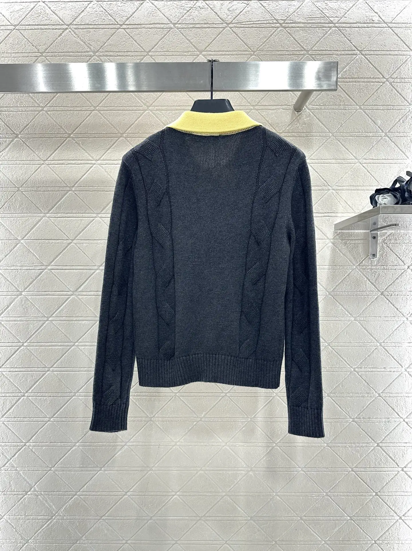 

2025 Autumn and Winter Fashion New Women's Bottoming Shirt Wool Yarn Weaving Contrast Color Fake Two-Piece Half-Open Knitted Top