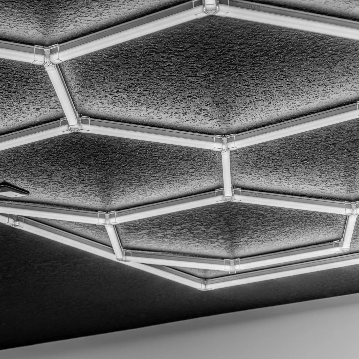 Modular Hexagon Honeycomb LED Lighting System 6500k Linkable Ceiling or Wall lights Single Bay system for Garage Shop Gym Decor