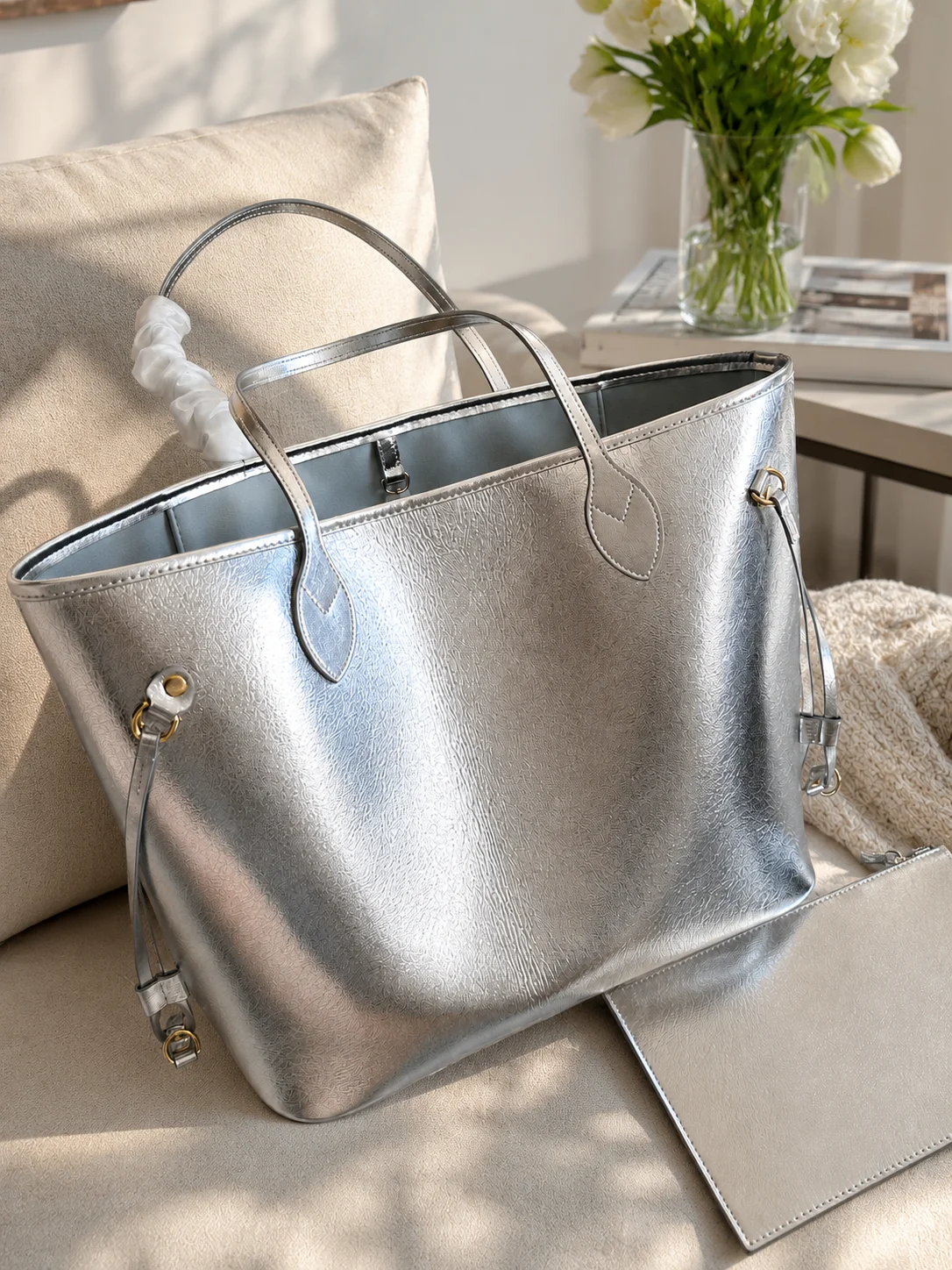2026 New Women's Silver Tote Bag Large Capacity Commuter Handbag with Detachable Pouch Shoulder Crossbody Bag 32x29x17cm