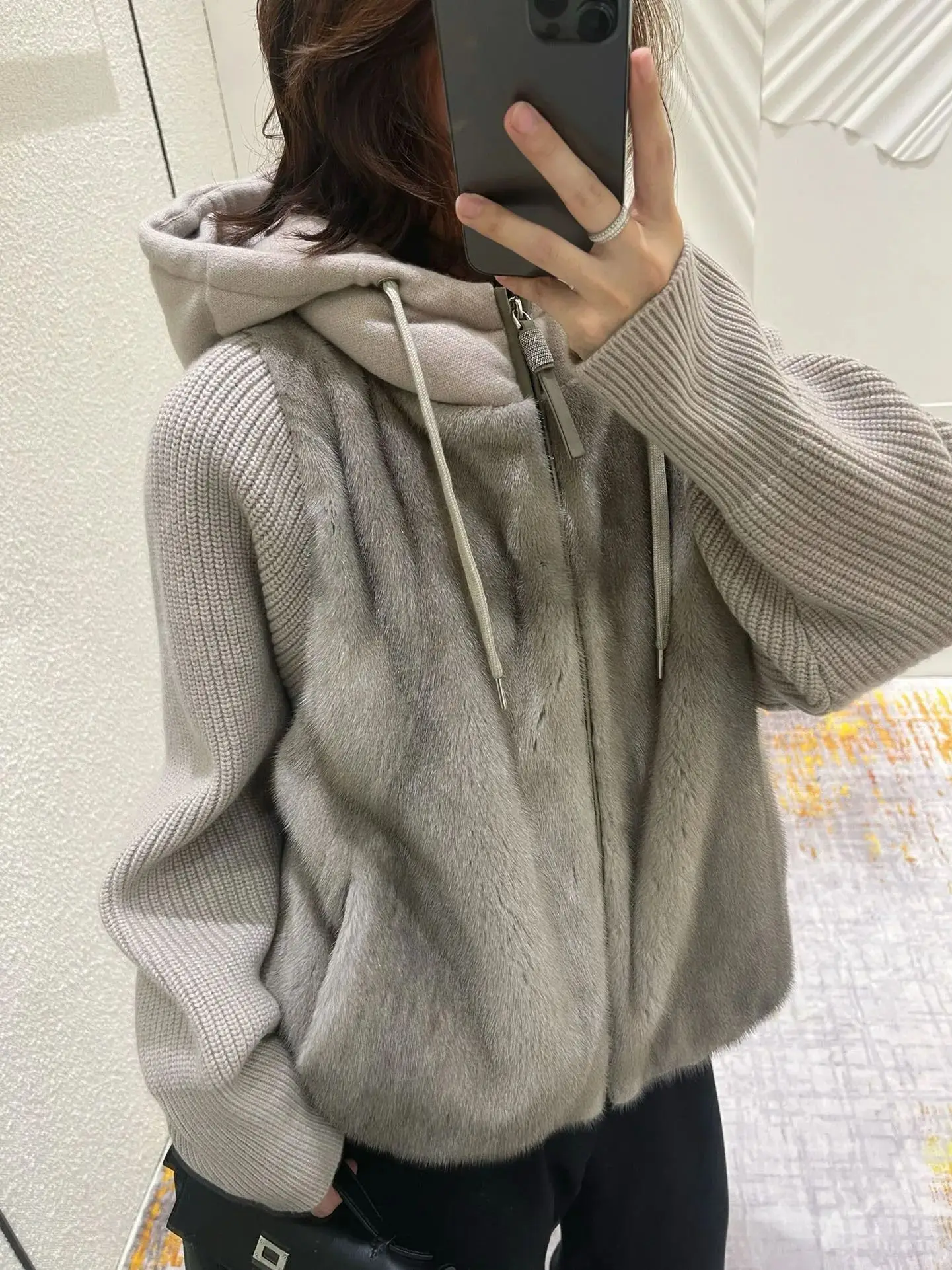 

Роскошный женский удобный кашемировый пуховик с мехом норки