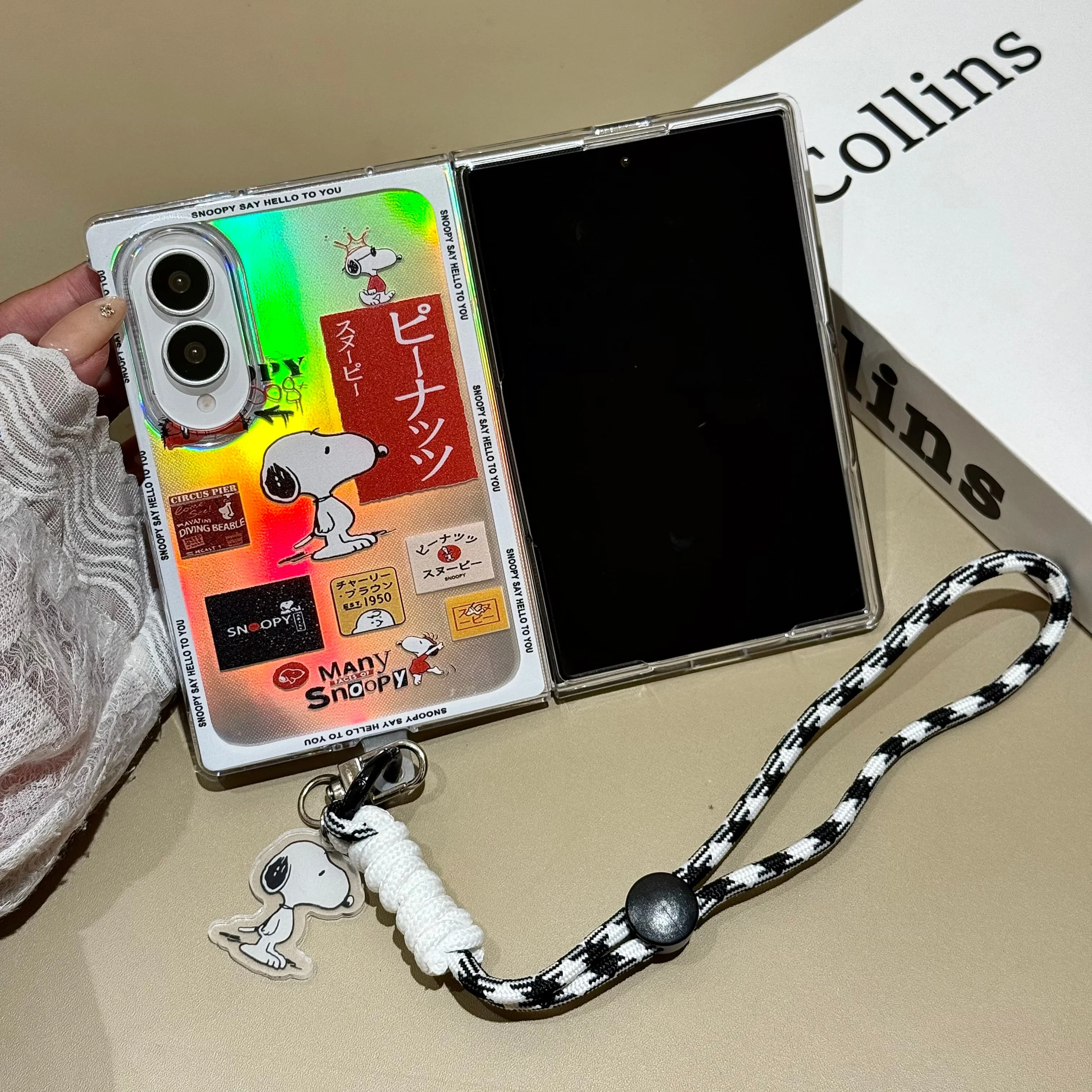 Urocze etui na telefon w stylu retro z postaciami z kreskówek, wykonane techniką IMD Laser, do Samsung Galaxy Z Fold 8, Z Fold 8 Ultra, z uroczym breloczkiem i ochroną przed upadkiem. — zdjęcie produktu 5