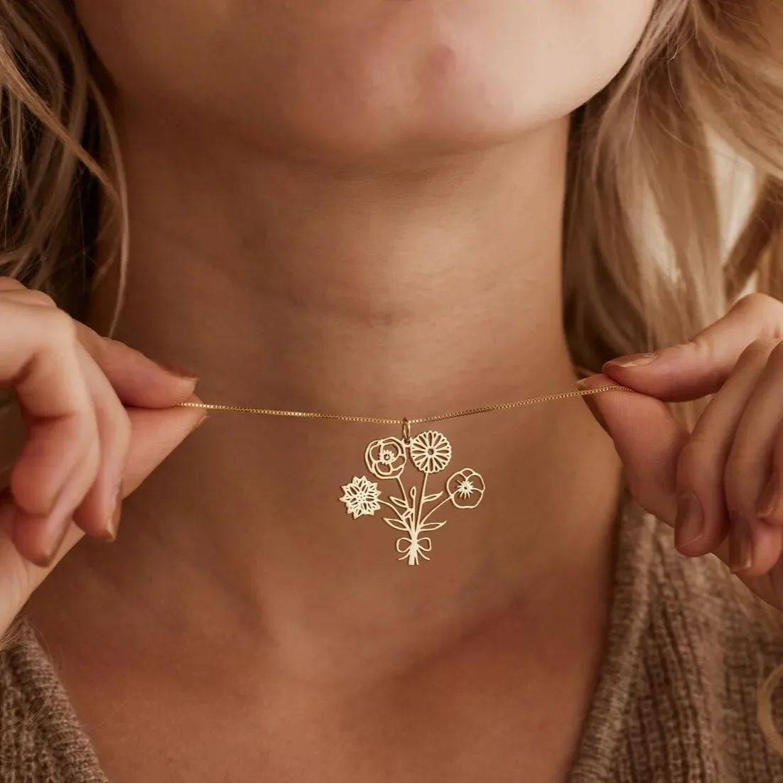 

MYDIY Custom Birth Flower Necklace Personalized Bouquet Necklace Gold Flower Pendant Jewelry Gift for Mom Grandma Wife Daughter