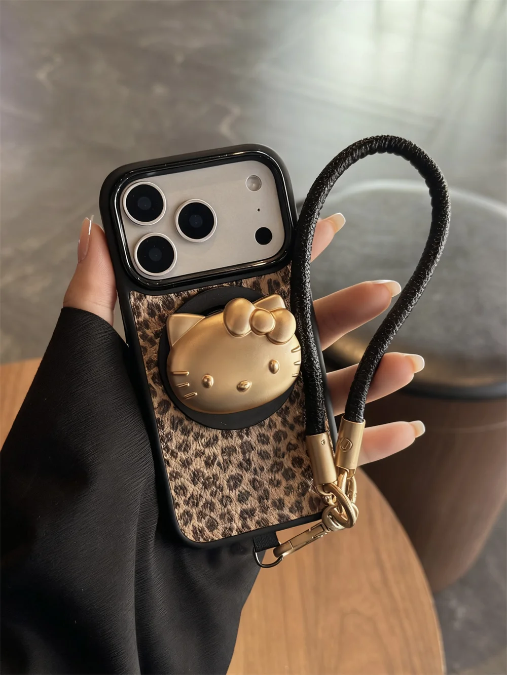 

New luxury leopard print HelloKitty fr magnetic bracket hanging rope phone case, suitable for iPhone 17 Pro Max 14 15 16 13 Pro