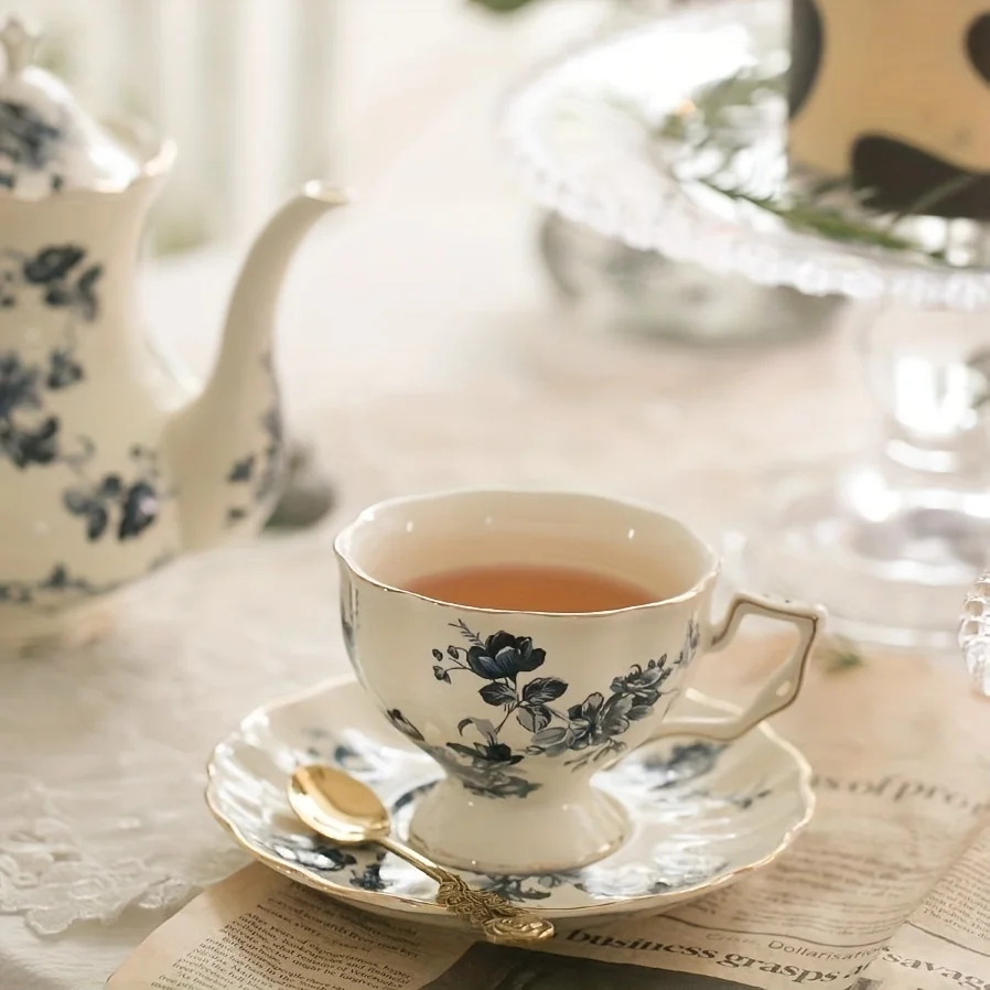 European Floral Ceramic Teapot Set Vintage Porcelain Coffee Pot Antique Tea Cups And Saucers High Tea Party Accessories