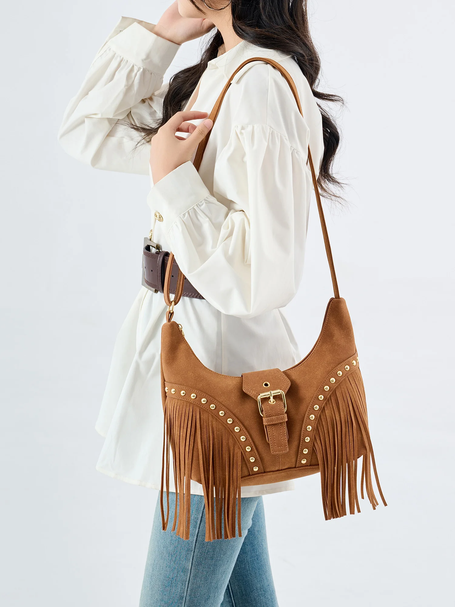 2025 الخريف والشتاء الرجعية شرابة برشام حقيبة الكورية الجلد المدبوغ المرأة حقيبة تحت الإبط حقيبة كتف عادية سعة كبيرة حقيبة ساعي