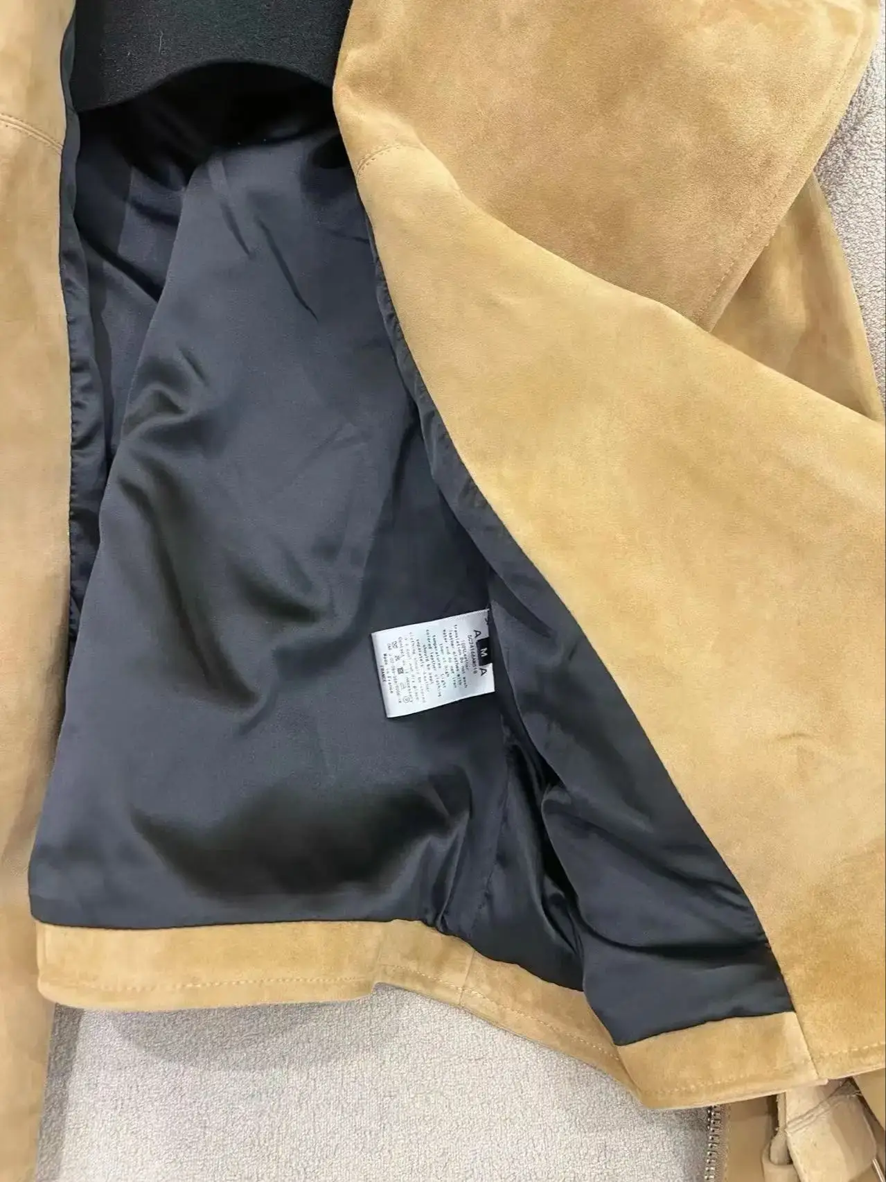 Elegante chaqueta de piel de cordero de gamuza con capucha de capa mage para mujer