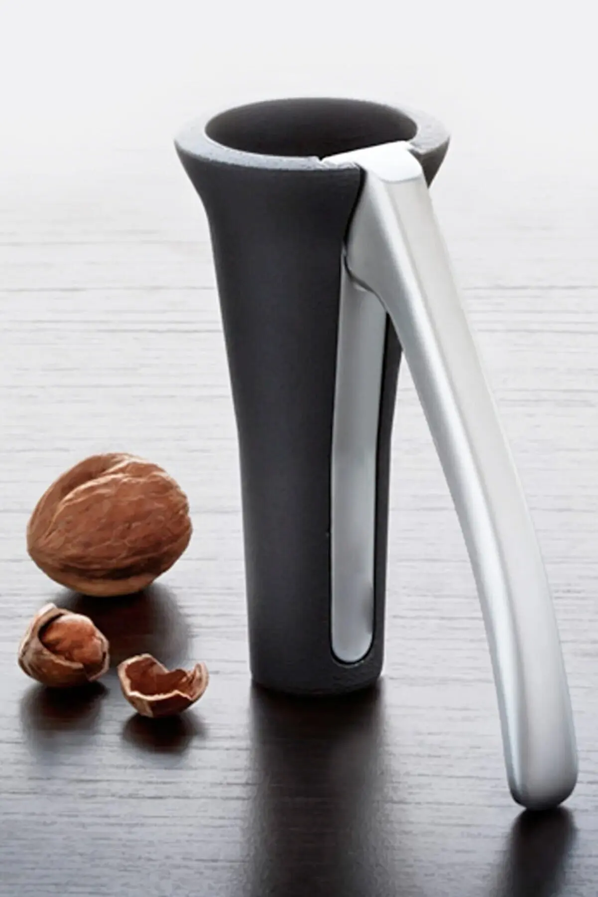 Portable Nutcracker Shell Crusher Solid Durable Metal Hazelnut Walnut Almond Peeler Easy Useful Cracking Tool New Stylish Design