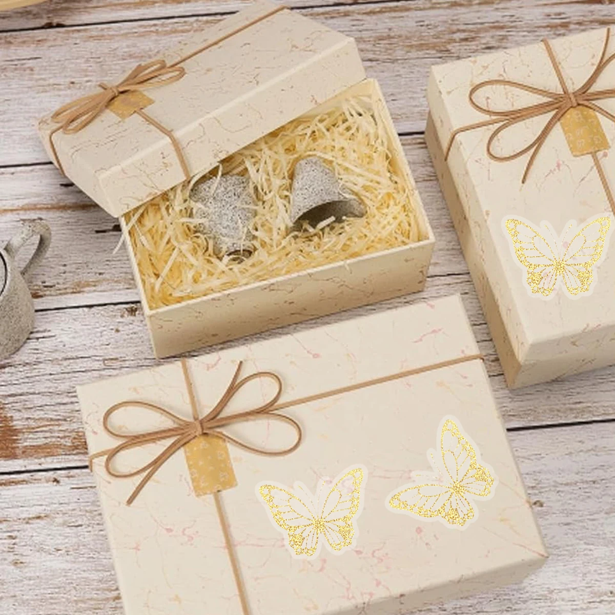 Fogli di adesivi decorativi con farfalle dorate da 140 pezzi – Eleganti etichette a forma di farfalla con dettagli della linea sottile