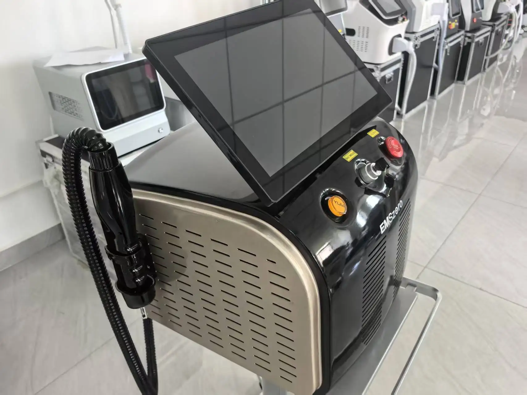 

Лазерный аппарат Myoslim 2-в-1: пикосекундный и диодный лазер (755 нм, 808 нм, 1064 нм) для удаления волос, пикосекундный Nd:YAG лазер для удаления татуировок