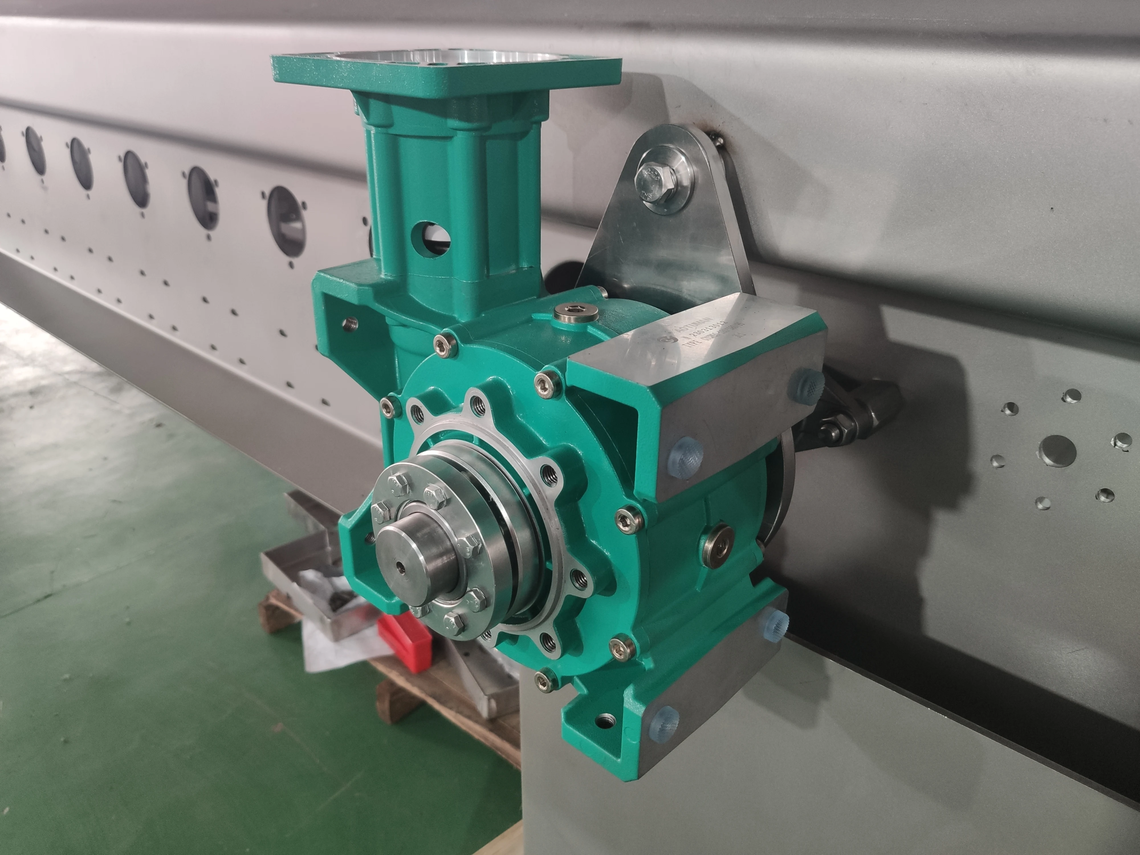 CHENYUE worm gear reduer worm gearbox CYCM63-C1-VS Output hole 25mm Input 14/19/24mm Free maintenance