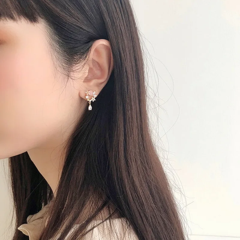 Exquisite Perlenmond-Asymmetrische Wassertropfen-Ohrringe für Frauen, Koreanische Mode Schmetterling Blumen Zirkon Ohrringe Hochzeitsschmuck – Detail 5