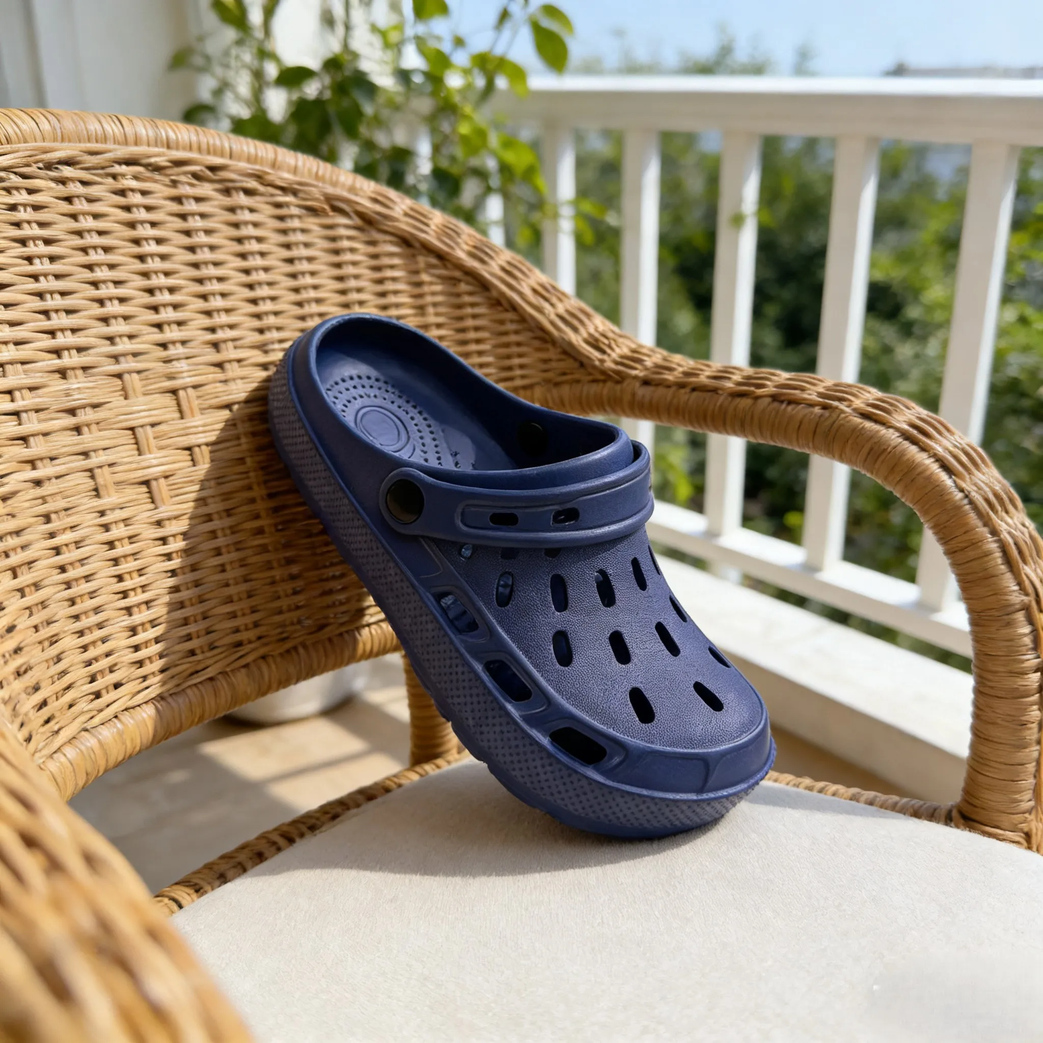 Men's Slippers, Comfortable and Versatile image 3
