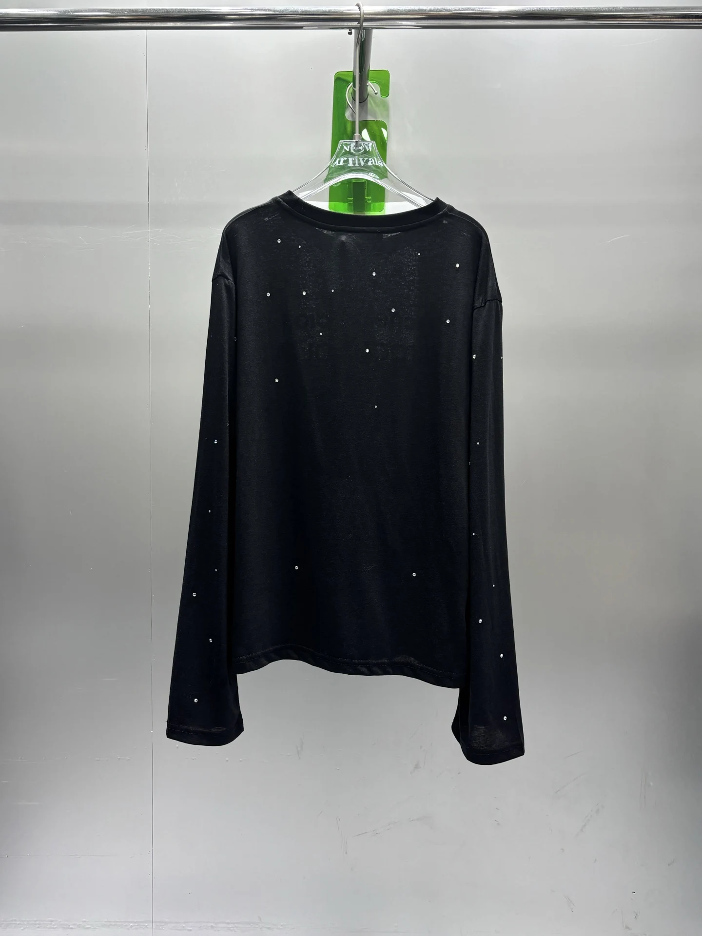 

2025 зимний новый стильный женский модный свободный топ без рукавов с круглым вырезом и бисером с буквами