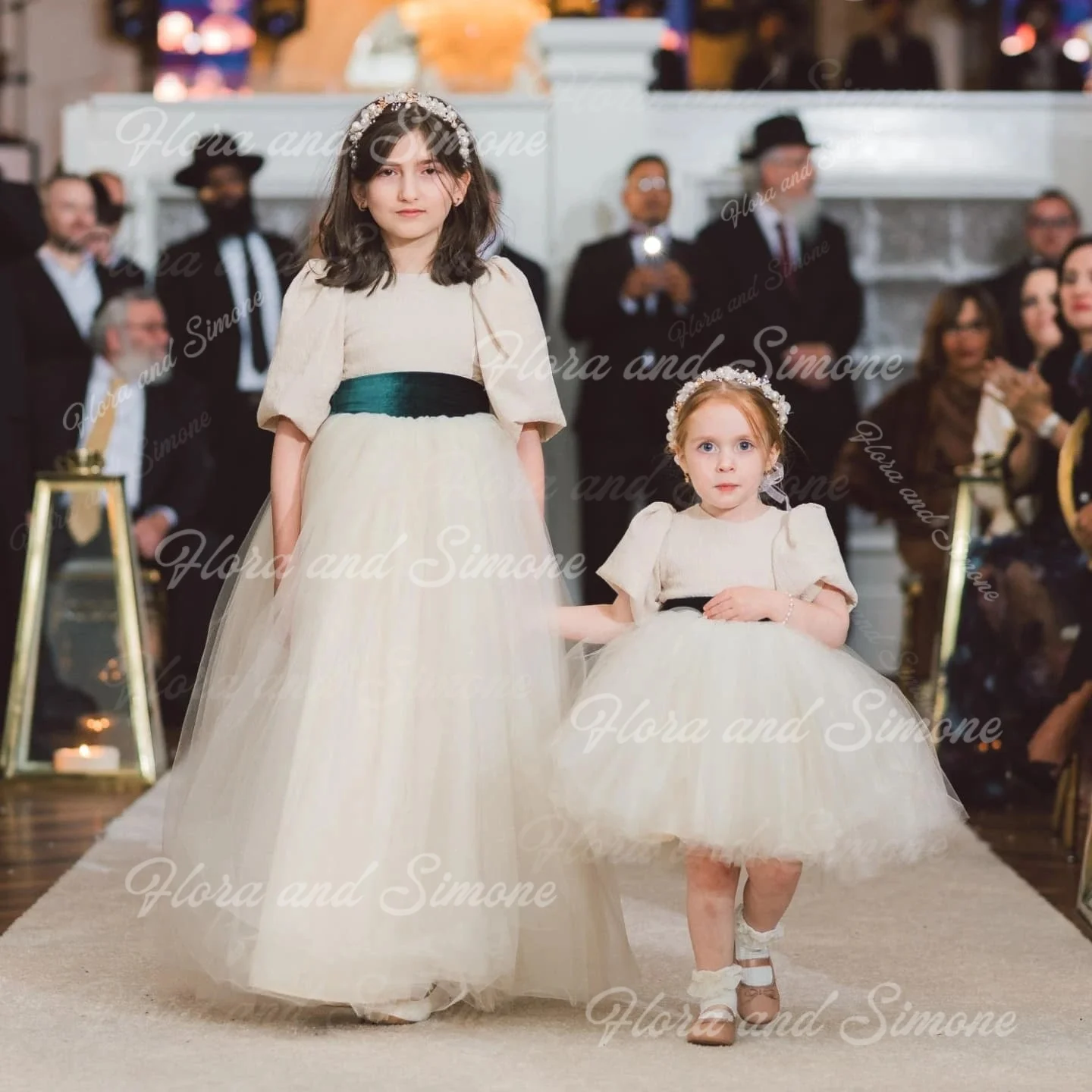 فستان فتاة الزهور مخصص لحفلات الزفاف بخصر عالٍ ورقبة نصف كم منتفخ من التل مطوي لأعياد ميلاد الأطفال فساتين التواصل الأول