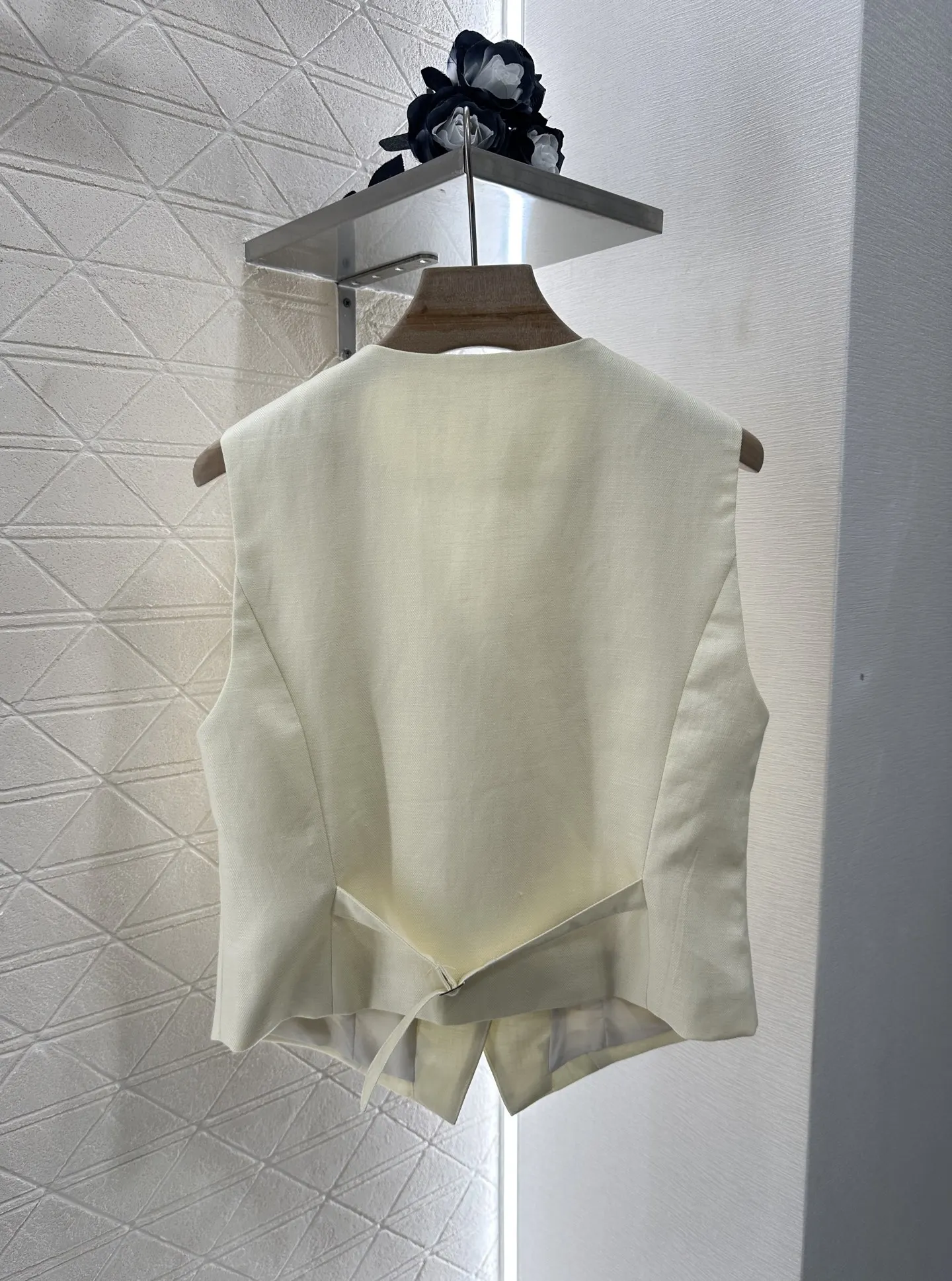 

25 Summer New V-neck Single-Breasted Design Commuting Temperament Two-color Vest Straight Pants Suit