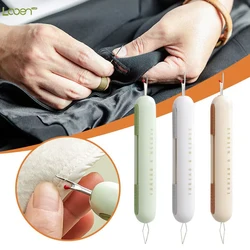 Needle threader: sewing machine automatic and quick sewing threading tool, color sent randomly.