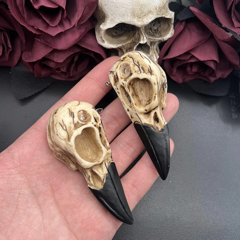 

Raven Skull Brooch Pin Bird Skull Lapel Pin Resin Cast Skull Bone Jewelry Bird Skull Pin Taxidermy Knochen Schmuck
