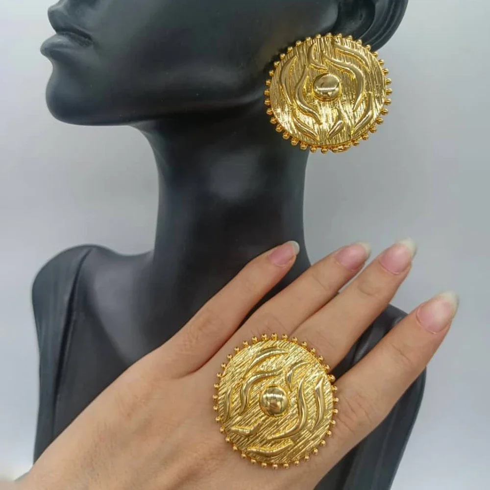 YM Boucles d'oreilles créoles plaquées or 18 carats et bague, ensemble de bijoux fantaisie, bague pour fiançailles, accessoire cadeau, 2 pièces 3