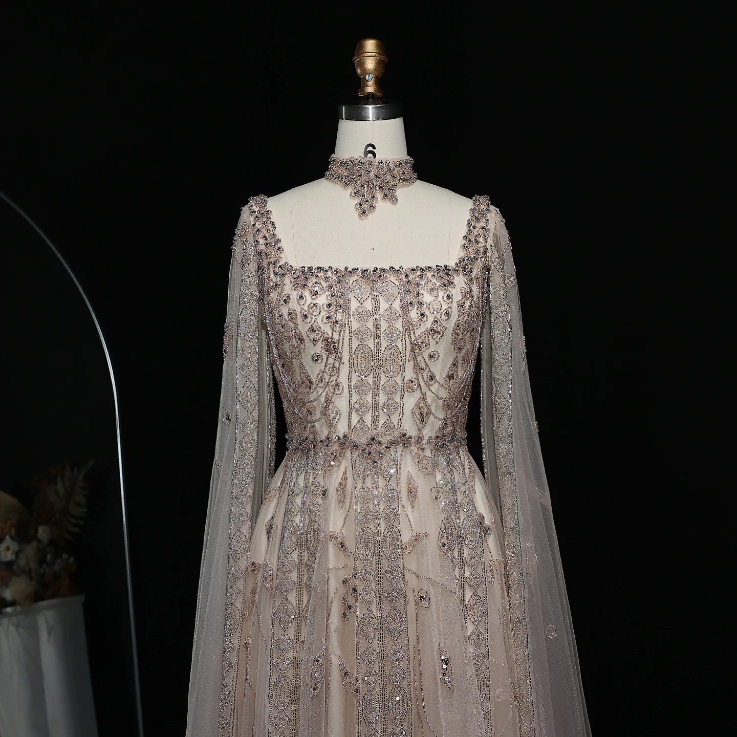 Sharon Said Elegantes Dubai Nude Arabisches Abendkleid mit Cape-Ärmeln Choker Weinrot Hochzeitsfeierkleider SS543 Maßanfertigung – Detail 11