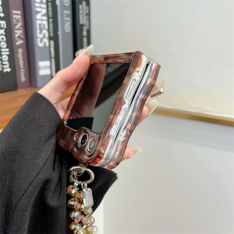Amber leopard bracelet for Samsung Z Flip 3 4 5 6 Flip7 flip6 flip4 phone case New smooth tide Twist bezel fall protection case