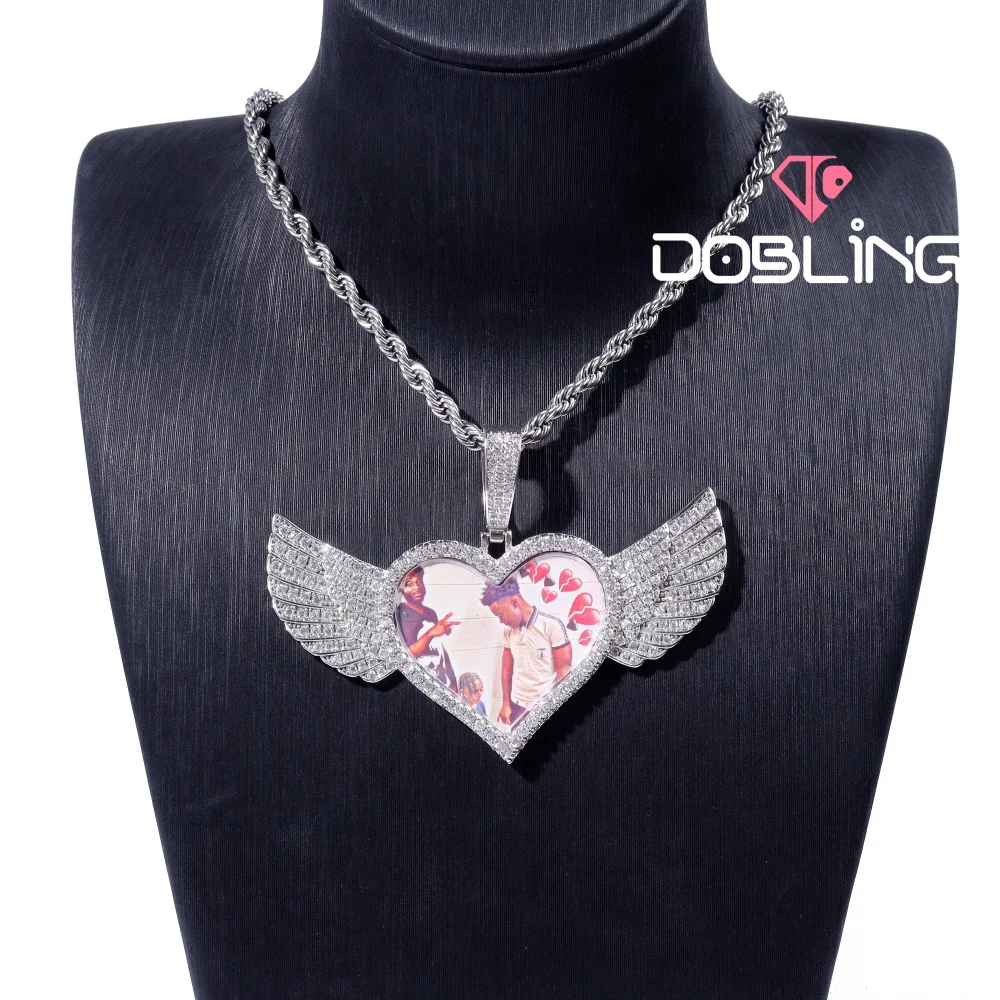 

Custom Angel Wings Photo Medal Pendant Memorial Gifts For Family Iced Out Heart Picture Necklace Hip Hop Anniversary Jewelry