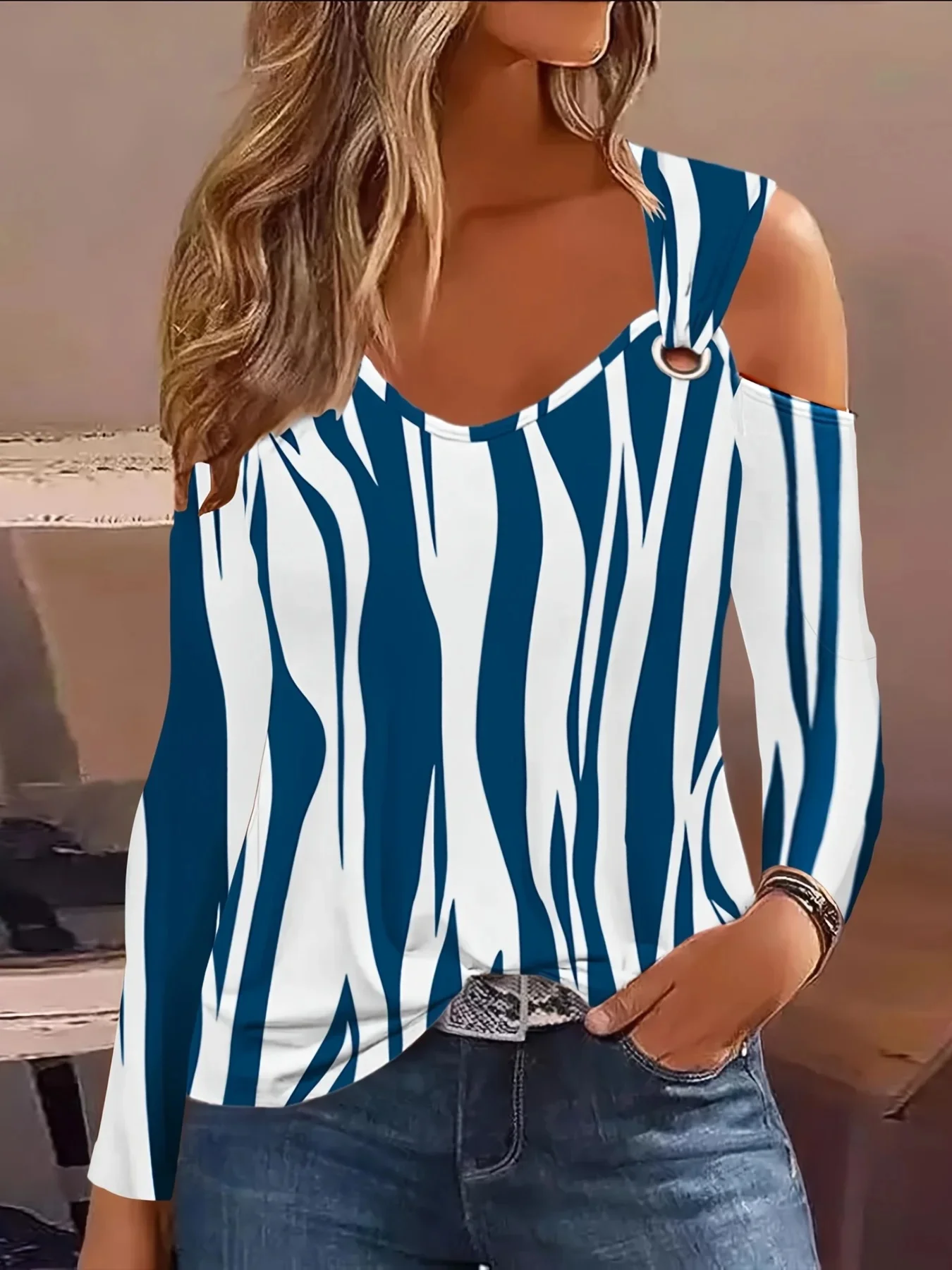 Chemise à col en V avec bouton en métal simple pour femmes, chemisier sexy, t-shirt décontracté, pull, automne, grande taille, nouvelle mode, 2023