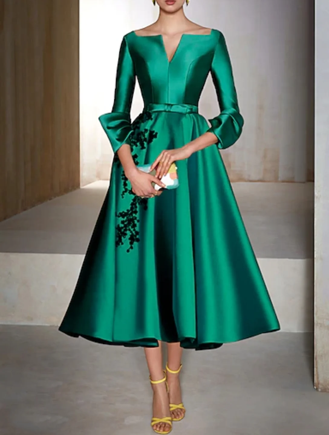 Op maat gemaakte korte groene satijnen moeder van de bruidjurken met zakken A-lijn theelengte V-hals bruiloftsjurken voor dames