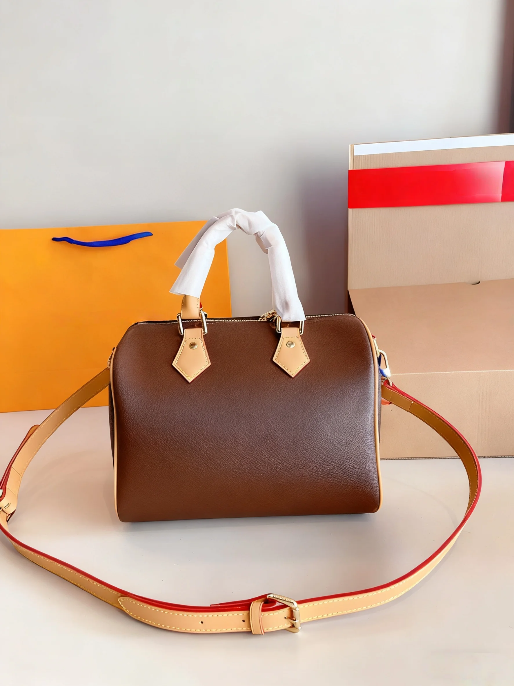 

2025 New SIZE: 25x14x19 CM Fashionable Versatile bags leather cherry Portable can be carried on the shoulder no boxes