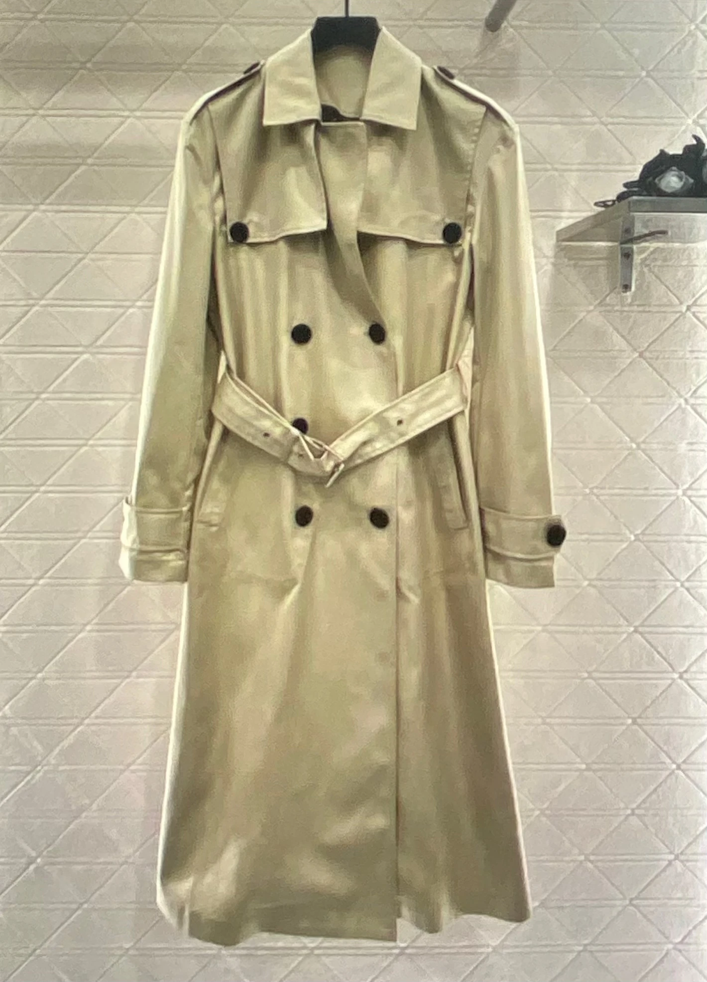 

High Version Lapel Long Trench Coat Double Breasted Classic Letter Logo Embroidery Belt Outerwear Lining with Letter Brit Elegan