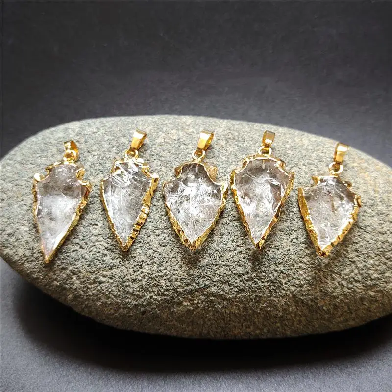 FUWO Wholesale Natural Clear Quartz Arrowhead Pendant,Golden Plated Hand Carved Crystal Accessories For Jewelry Make 5Pcs PD168