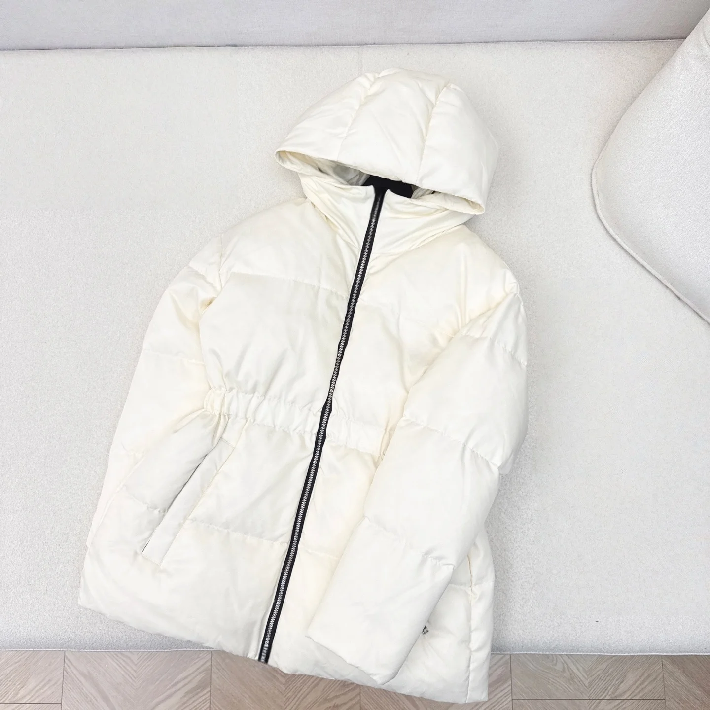 

2025 New Arrivals the Latest Autumn and Winter Styles Must Have Waist Hugging Hooded White Goose down Jacket Nylon Two Color
