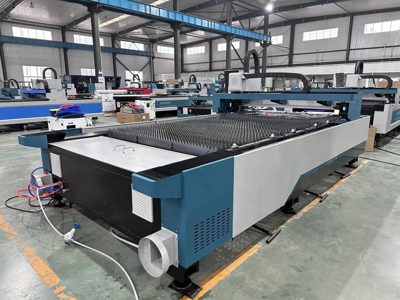 LXSHOW New Laser Cutting Machine 1000W 2000W 3000W 6000W 3015FC 3000*1500 Aluminum Copper Alloy Non-ferrous Metal Cutting