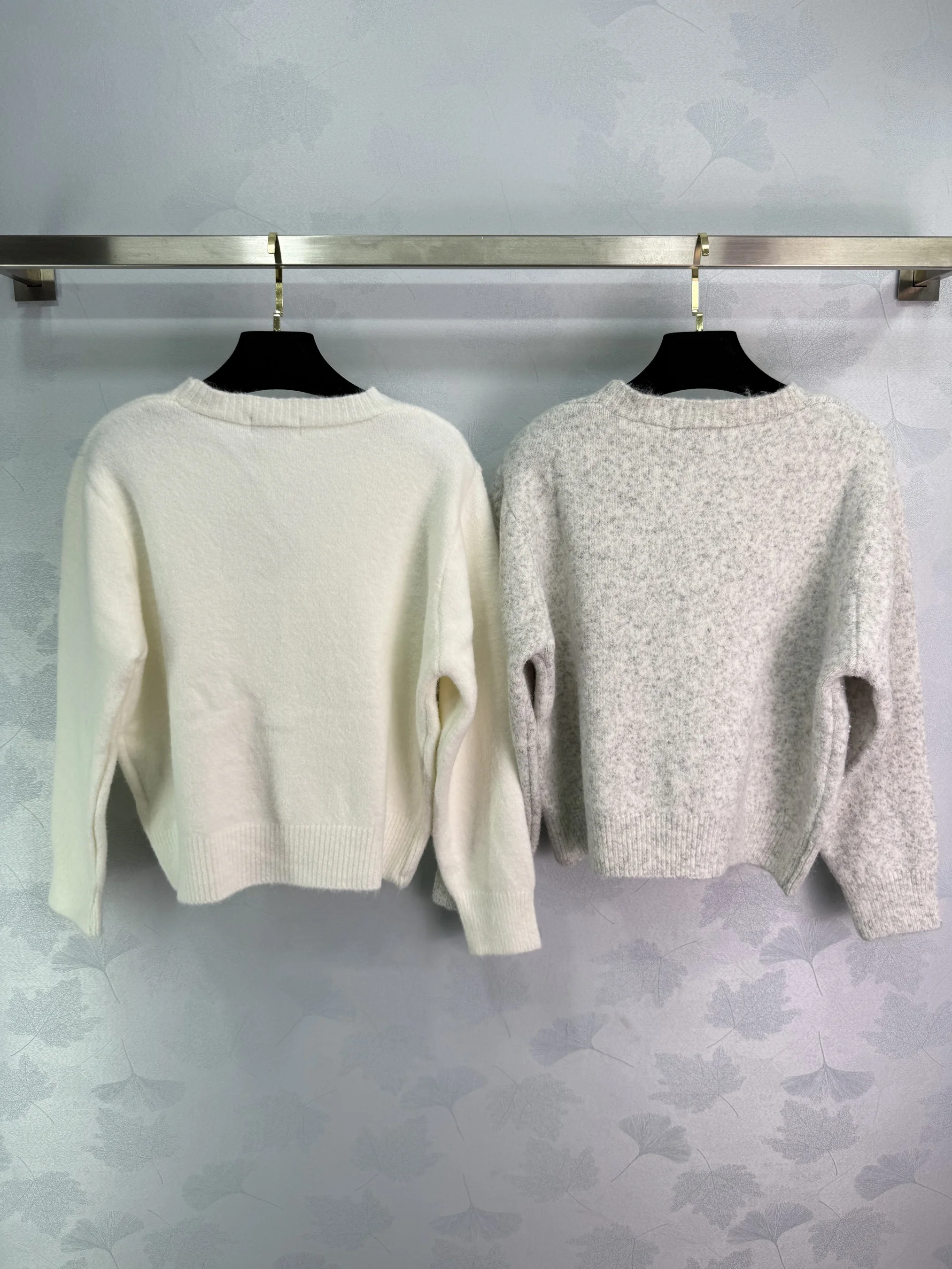 

2025 New sweater Cardigan solid wool buttons V-neck embroidery Pearl Sequins Versatile Slimming Figure-hugging winter autumn