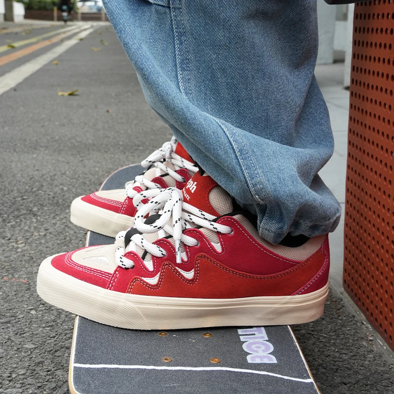 Goluck ใหม่ colorways Pro Skate Shoes รองเท้าลําลองมีสไตล์ Vulcanized Puffy รองเท้าผ้าใบ