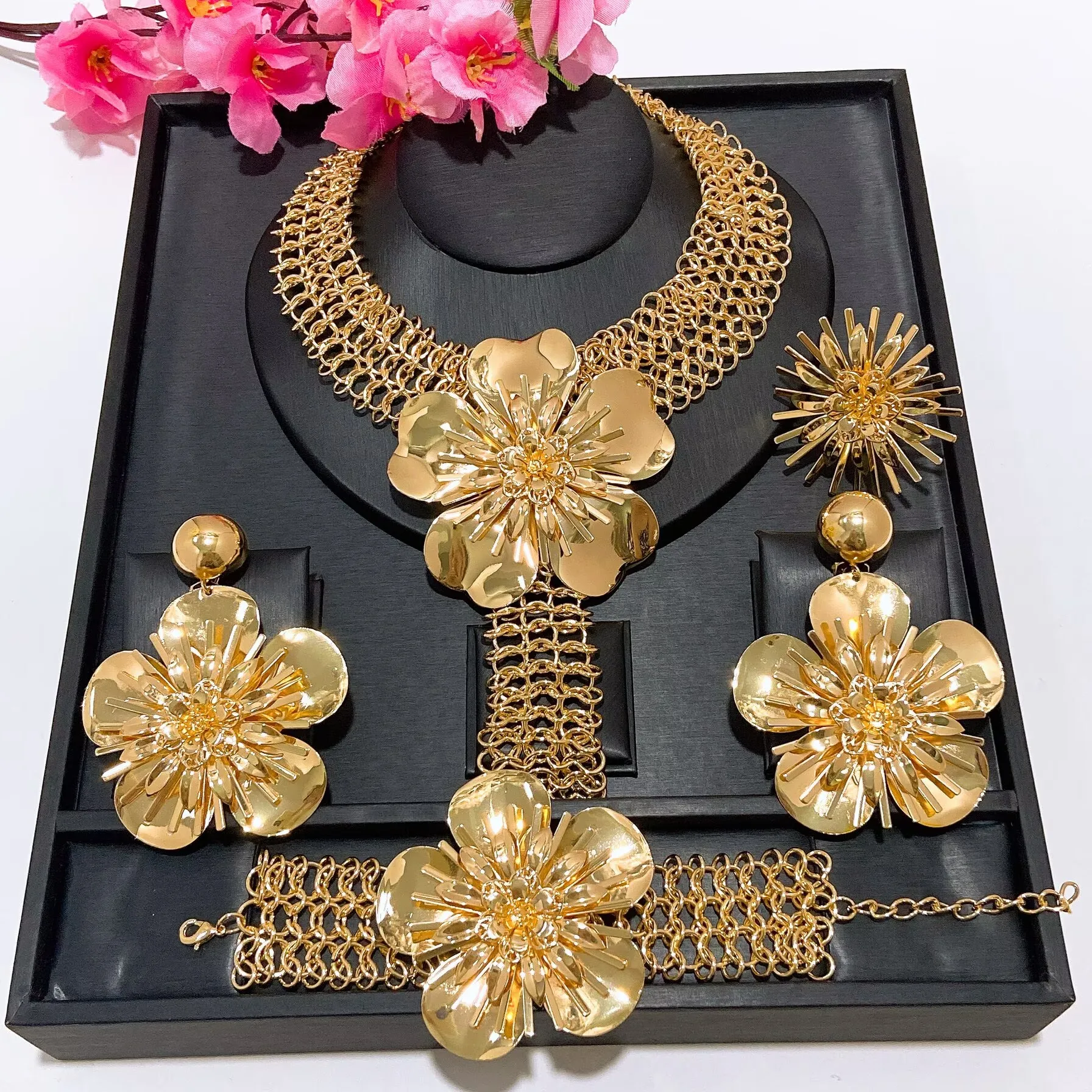 Yulaili Strahlendes Blumen-Netzketten-Schmuckset Vergoldet 4-teilig Halskette Ohrringe Armband Ring für Damen Party Bankett