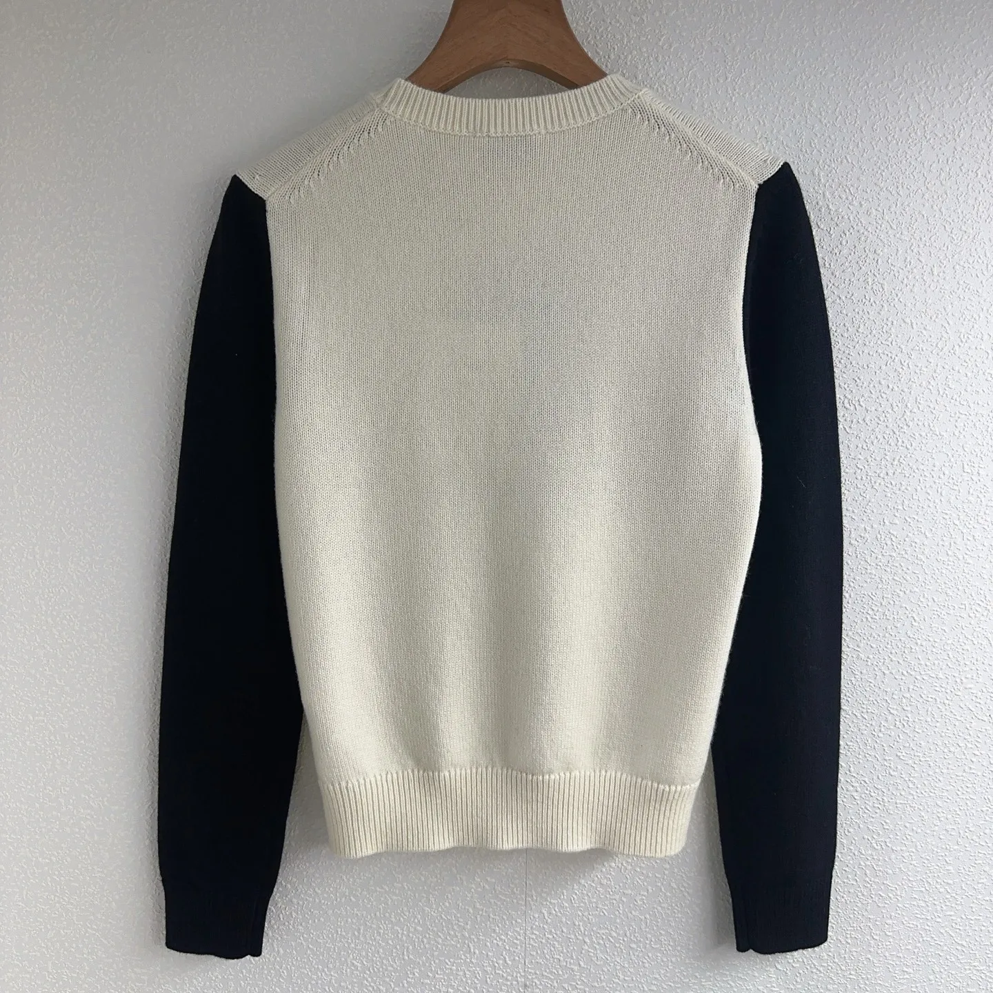 

25 Autumn/Winter New Women's Wear High Quality Versatile Collar Knitted Long Sleeve Butterfly Embroidered Temperament Sweater