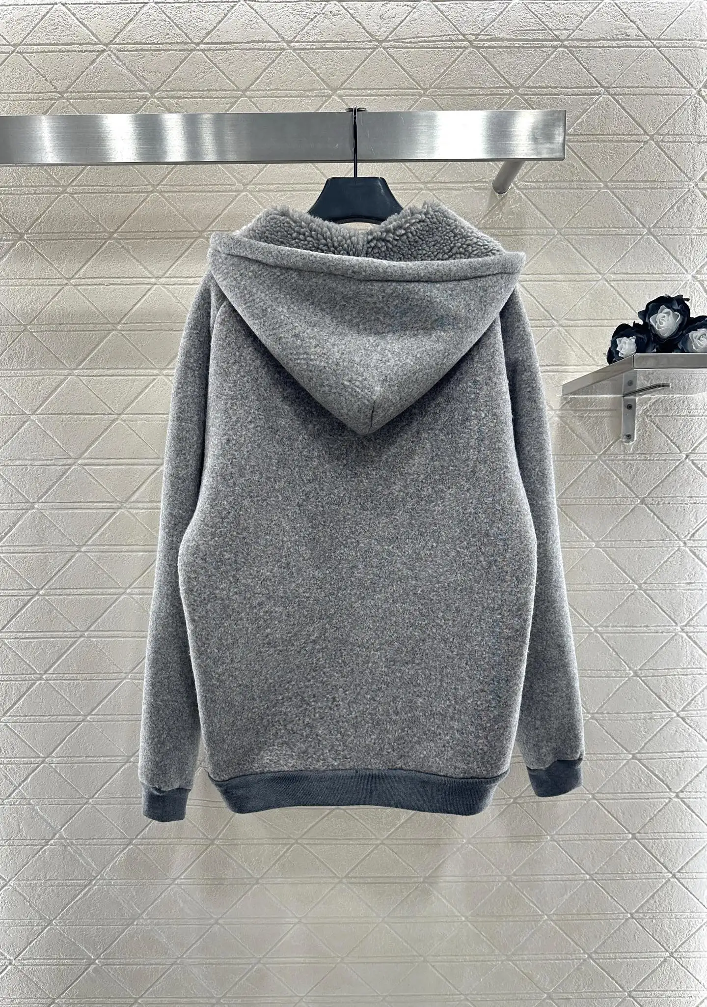

Autumn-Winter 2025 New Hooded Plush Zip-Up Jacket for Women: Windproof & Warm Casual Outerwear in Trendy Style