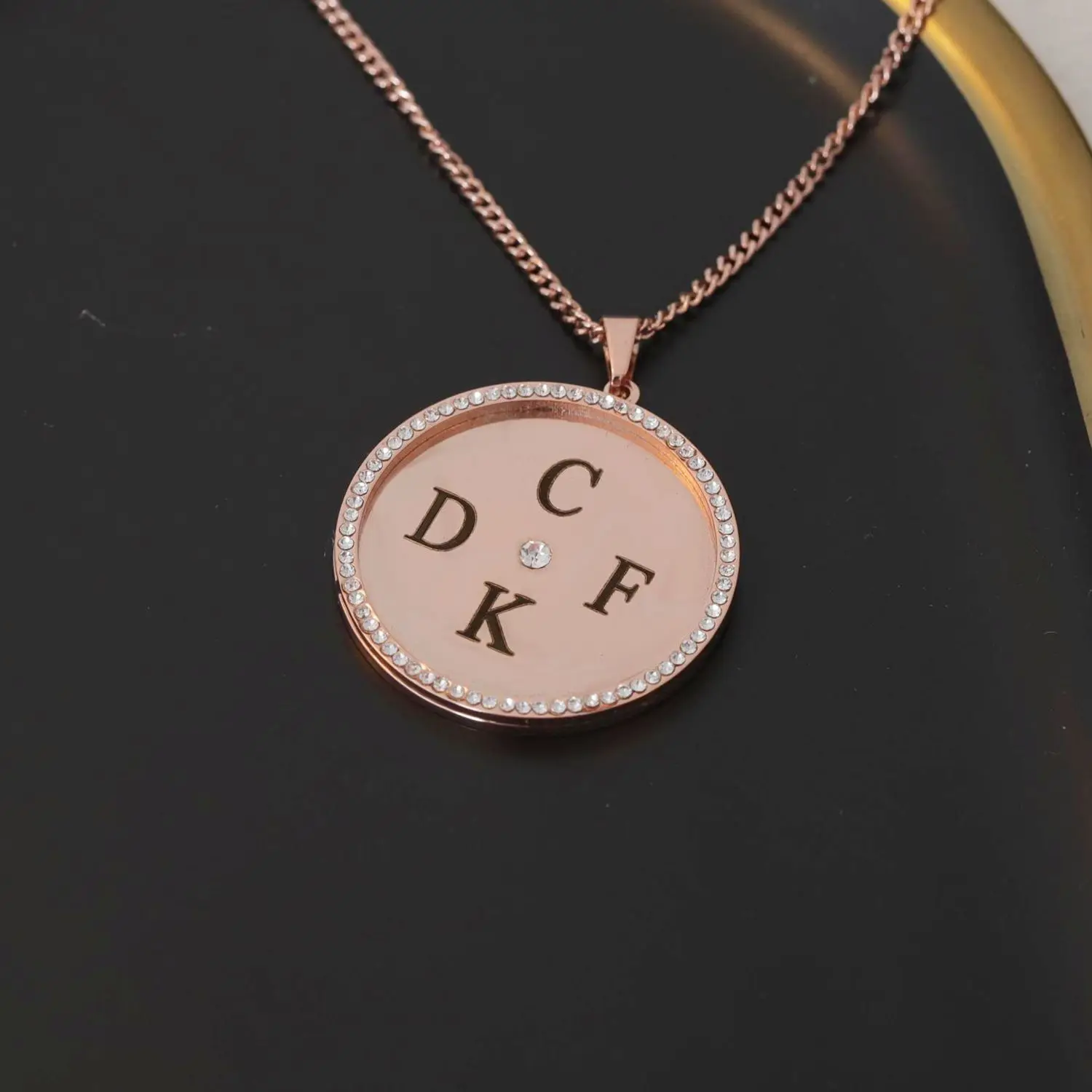 Caval Carving Initial Letters High -quality Stainless Steel Necklace Outer Circle Drilling Round Pendant Graduation Girls Gift