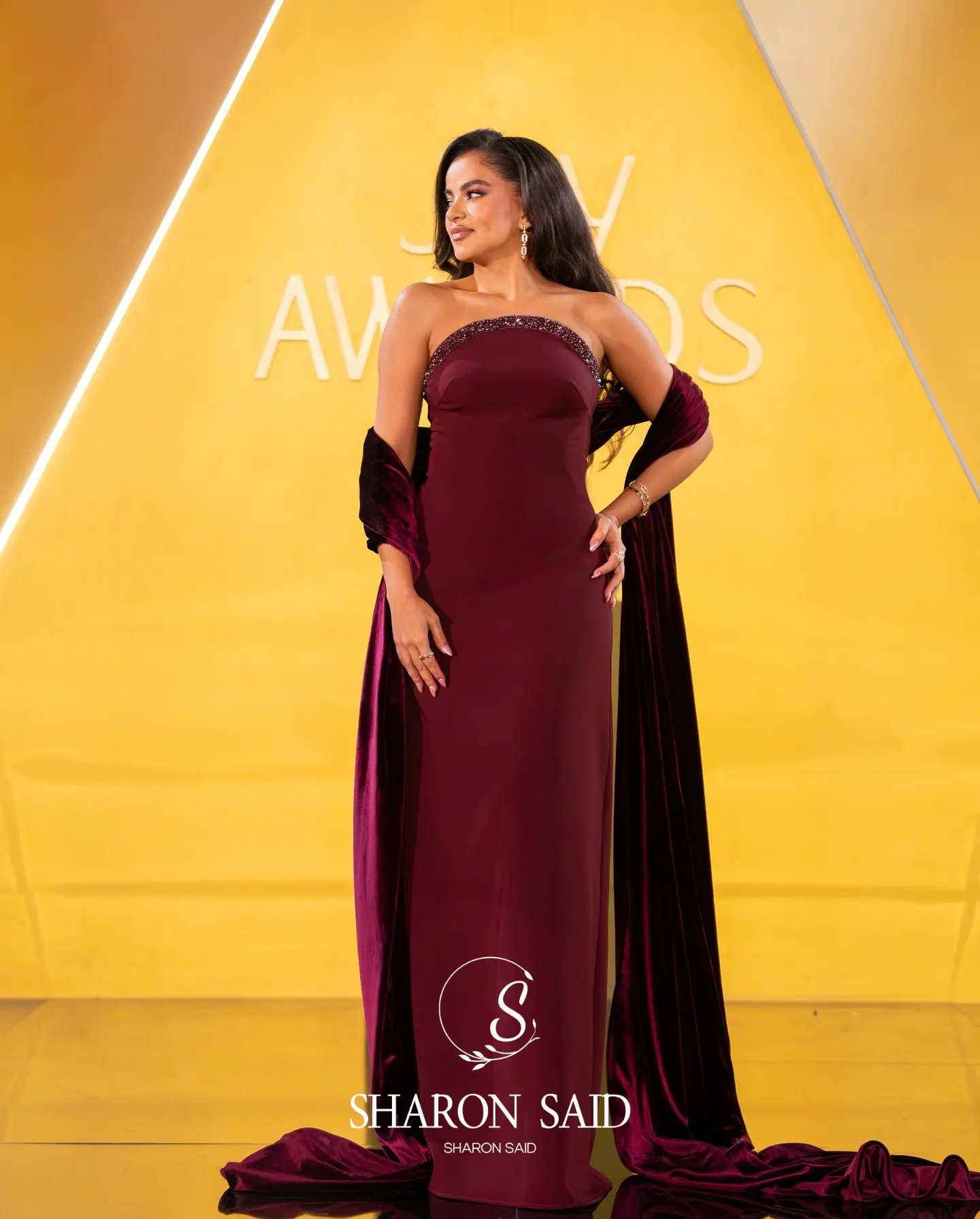 샤론 사이드 버건디 스트랩리스 비즈 크리스탈 이브닝 원피스, 케이프 포함, 웨딩 파티 정장 가운, SF005 맞춤형