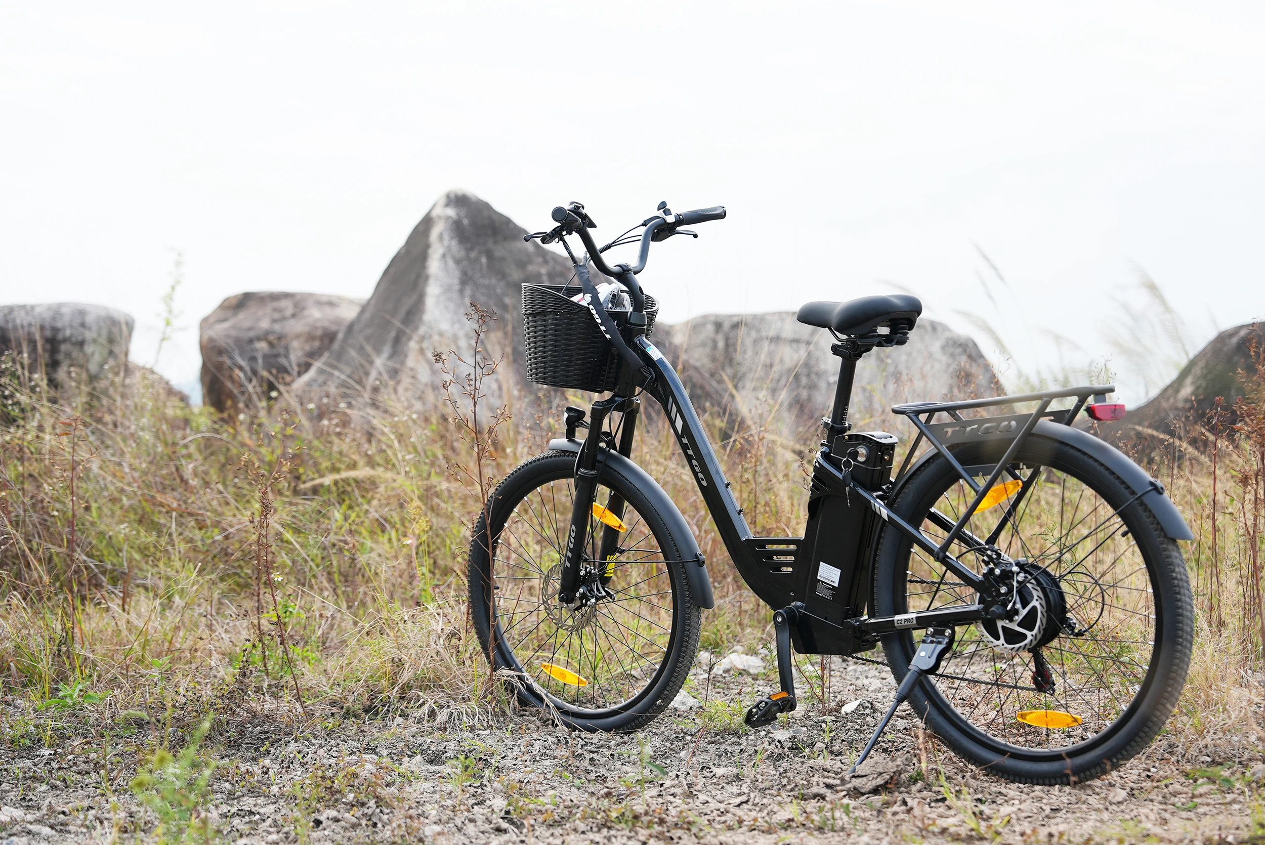 TTGO C2 Pro, elektrische fiets voor dames, ideaal voor woon-werkverkeer, met 26 inch banden, 250W motor, een actieradius van 120 km, een lichtgewicht aluminium frame en een 7-versnellings systeem.