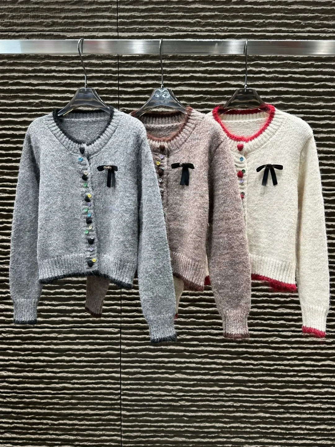 

Women's White Knit Sweater with Red Trim - Accent Detail for Stylish Look, Perfect for Fall & Winter