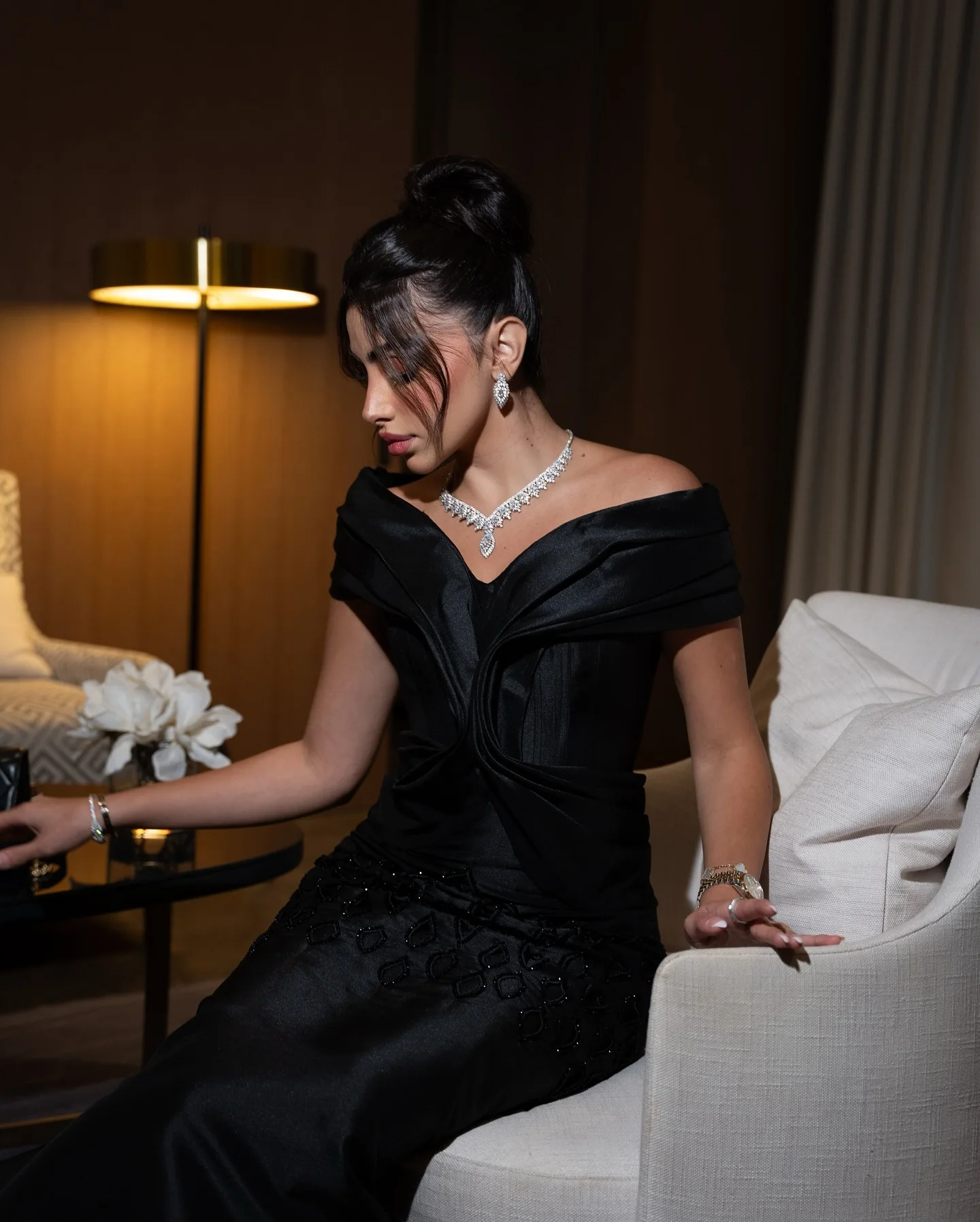 2025 Custom Made Sweetheart ซาตินปิดไหล่คนดังชุดโมเดิร์นแขนกุดตรงชุดราตรียาว