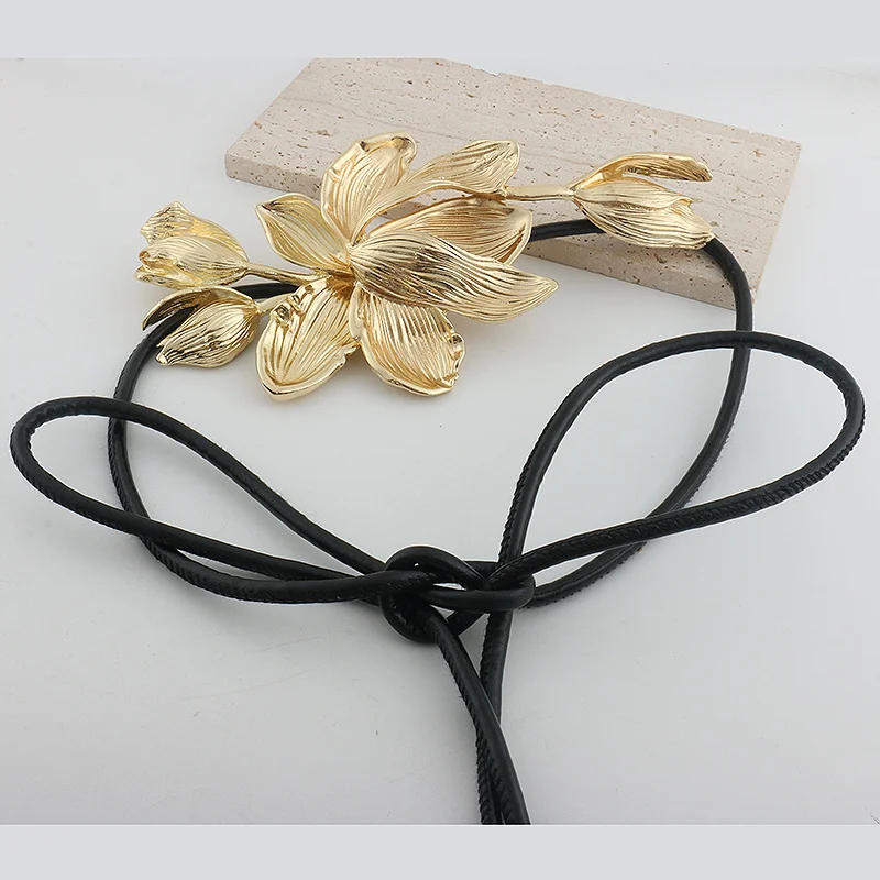 1 pc 금속 튤립 대형 꽃 허리 체인 스커트와 바지와 일치하는 여성의 유행 새 벨트 과장된 유럽 스타일