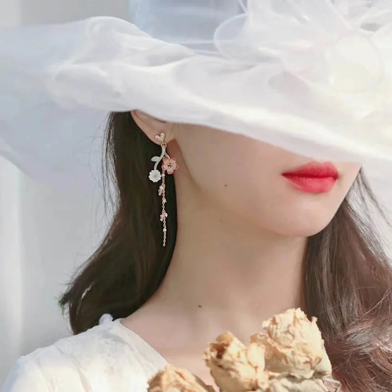 Neue koreanische asymmetrische Blumen-Ohrhänger für Damen, lange Quasten-Schmetterlings-Ohrringe mit Imitationsperlen, Katzen-Ohrhänger, Partyschmuck – Detail 11