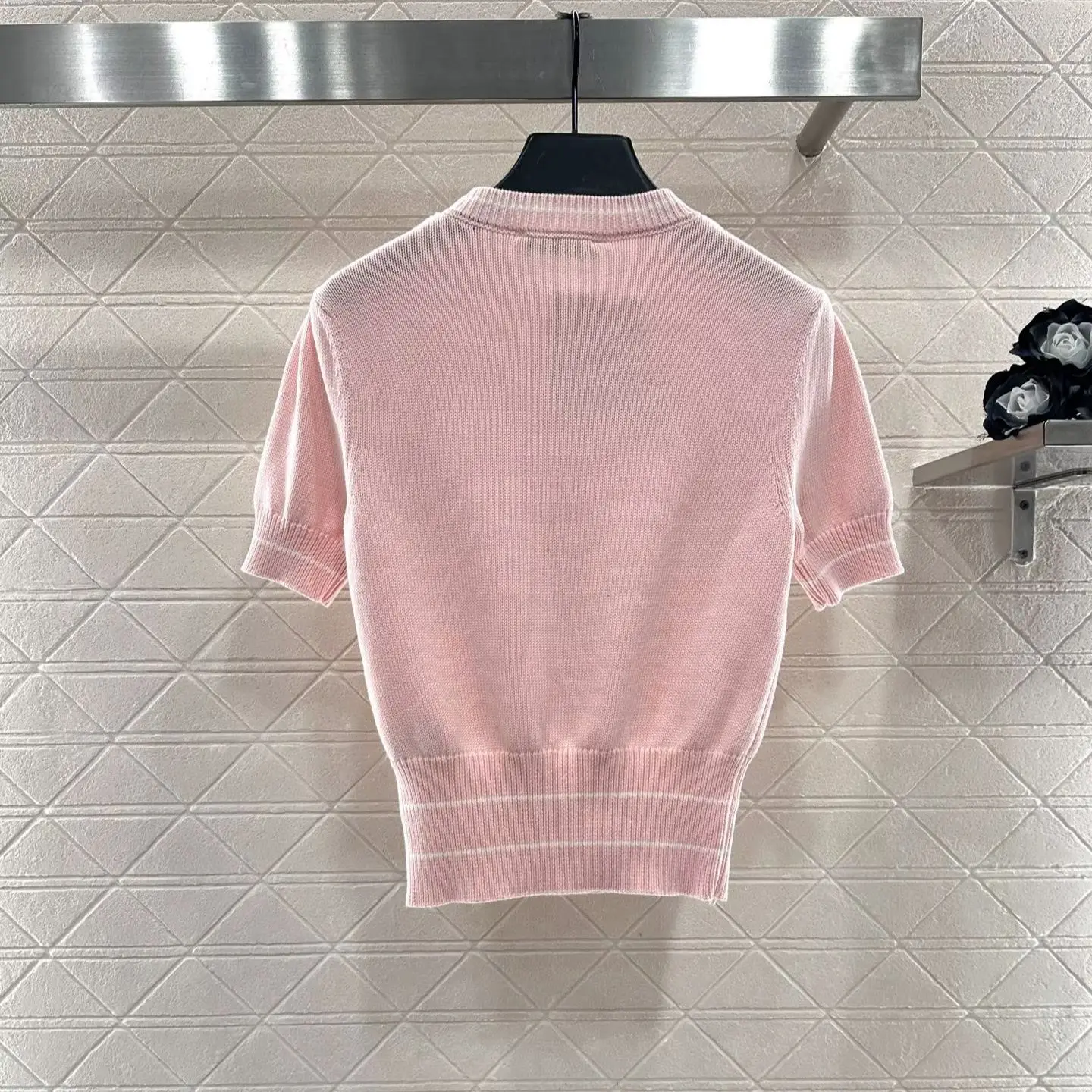 

Новое поступление 2025 года, вязаный пышный свитер с короткими рукавами и жемчужными буквами, шерстяная пряжа, вязаный свитер с круглым вырезом и пышными рукавами, с короткими рукавами