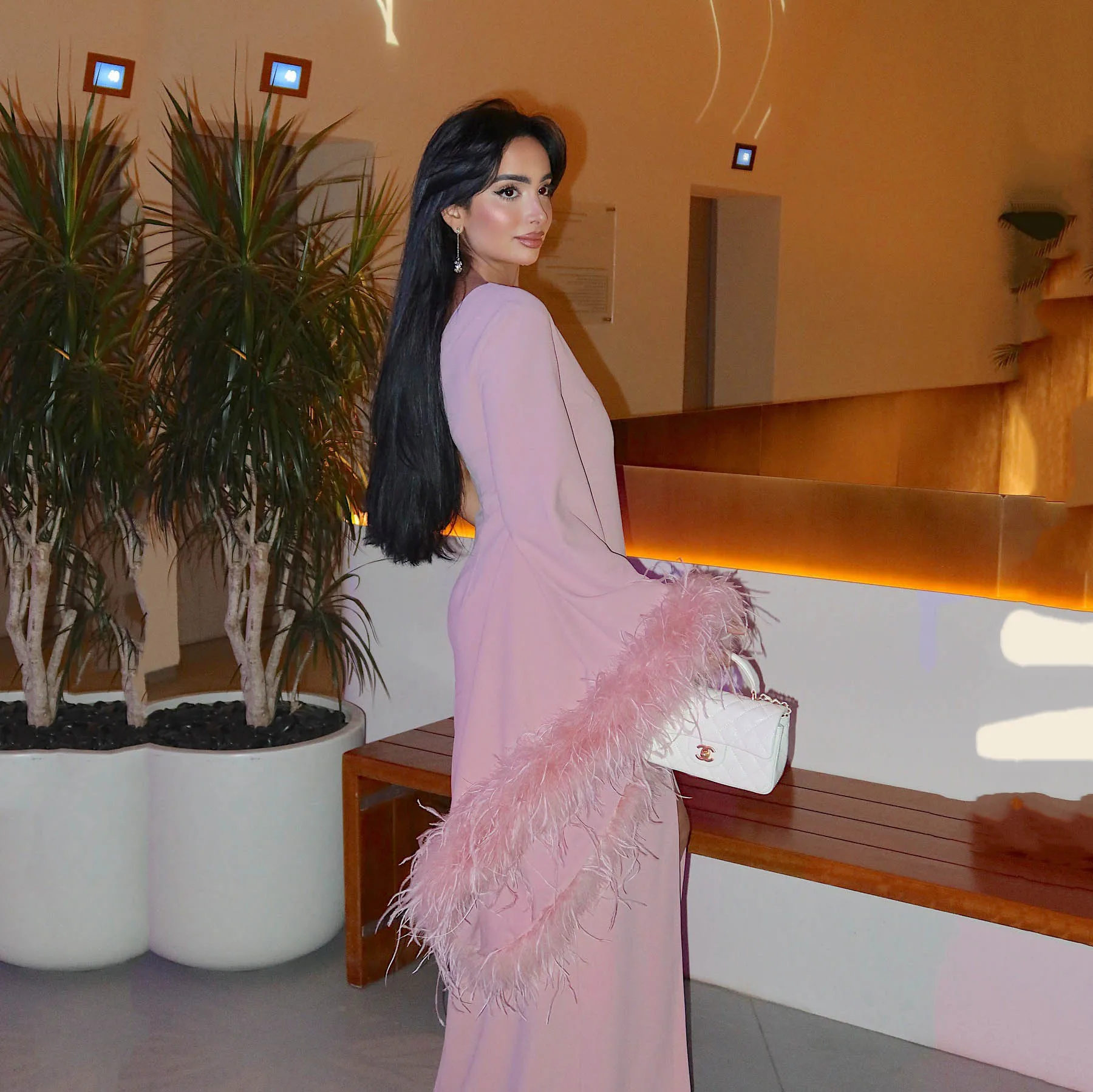 

Pink Arabic Evening Dresses One Shoulder Feather Sleeve Slit Party Dress Elegant Formal Occasion Gown Prom Dress Customized