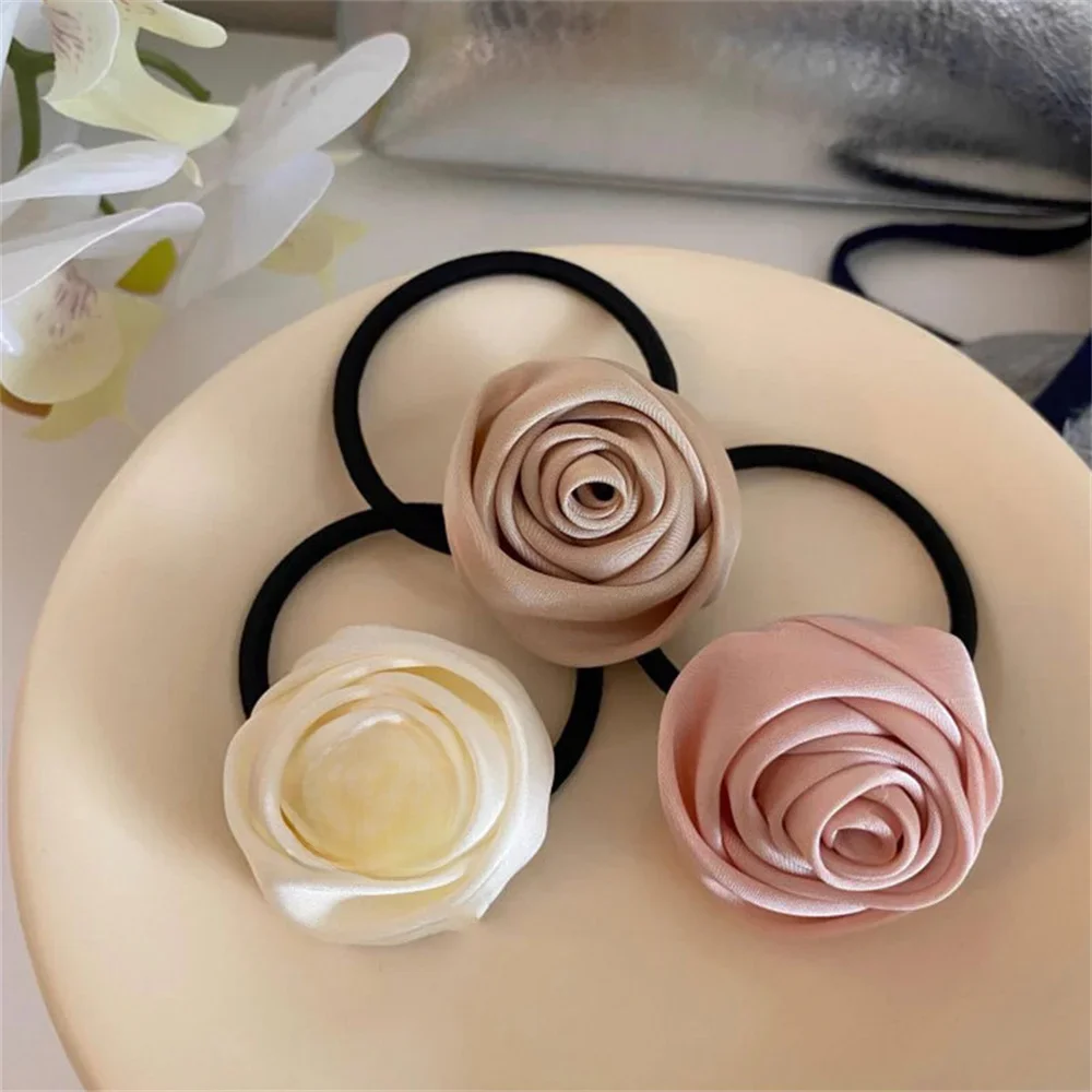French Satin Rose Flower Scrunchies Opaska do włosów dla kobiet Dziewczyny Koreański słodki kwiatowy kucyk Elastyczna opaska do włosów Nakrycie głowy — zdjęcie 2