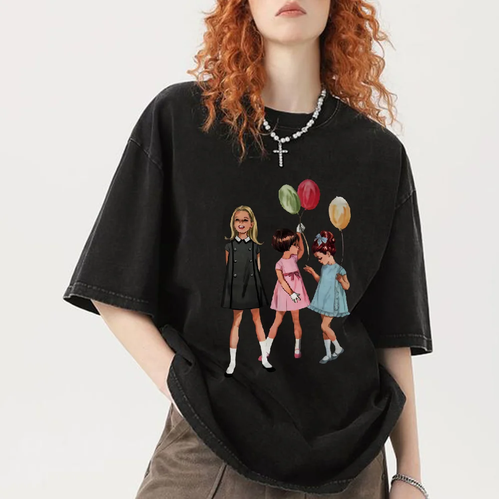 

Girl Playing With Balloons French Oil Painting Style Poster Style Printing Washed Vintage Craft Unisex Pure Cotton Short Sleeve